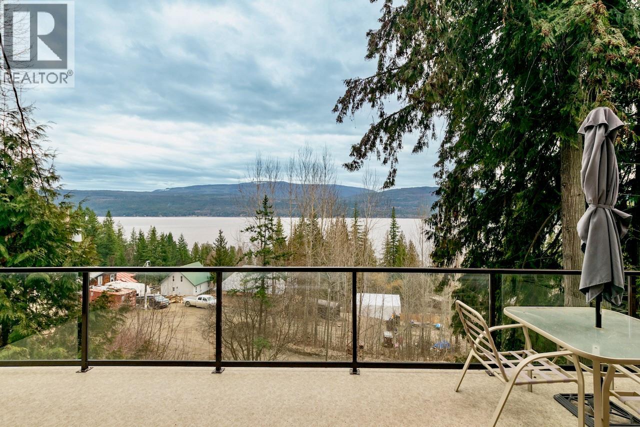 7547 Golden Spur Trail, Anglemont, British Columbia  V0E 1M8 - Photo 4 - 10376747