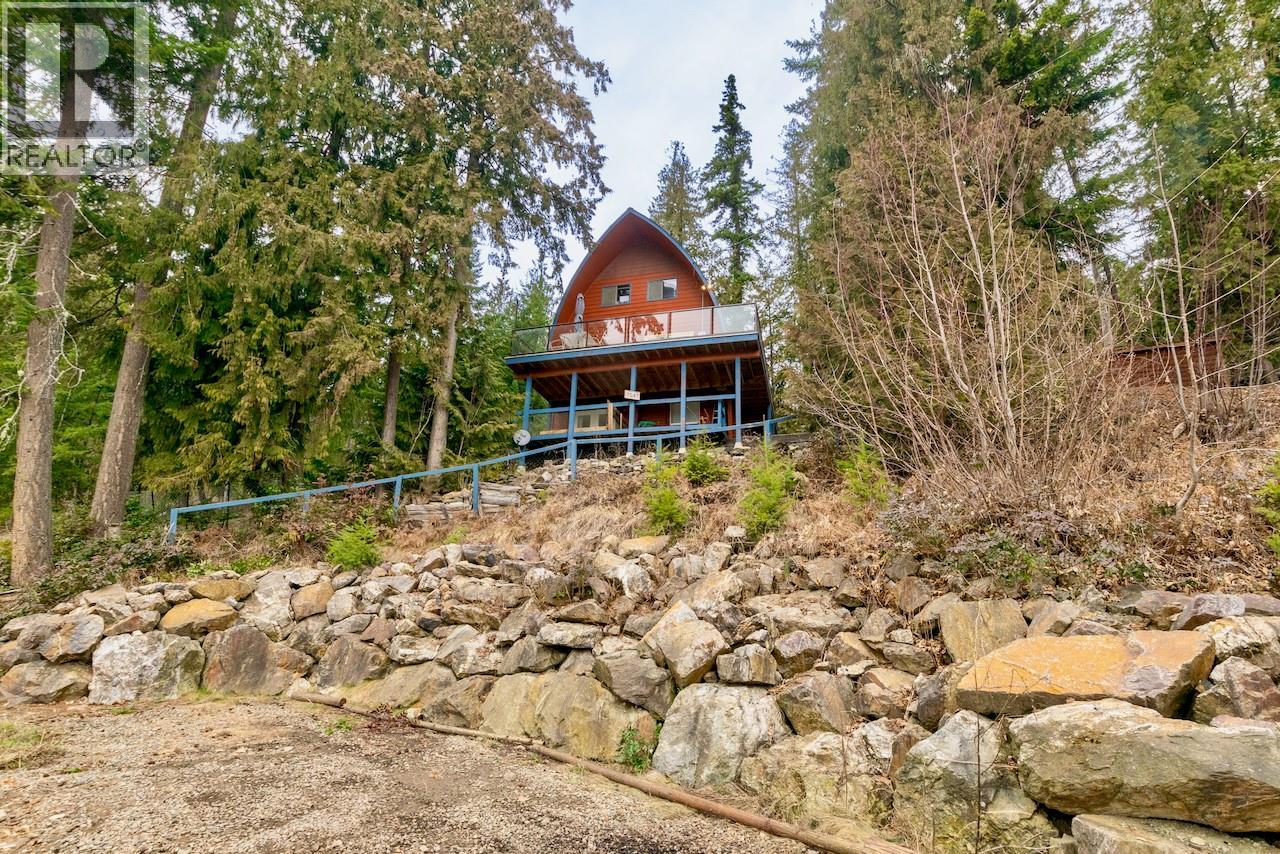 7547 Golden Spur Trail, Anglemont, British Columbia  V0E 1M8 - Photo 42 - 10376747