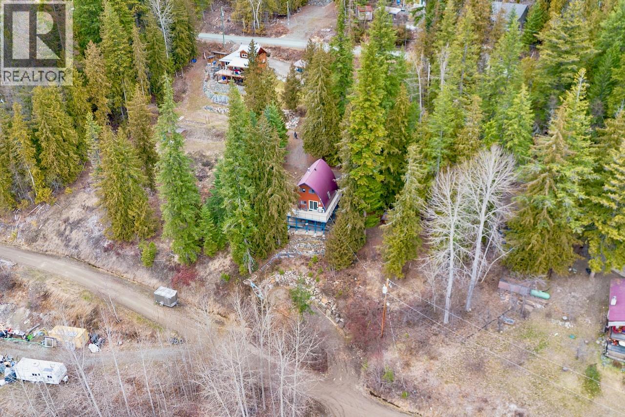 7547 Golden Spur Trail, Anglemont, British Columbia  V0E 1M8 - Photo 52 - 10376747