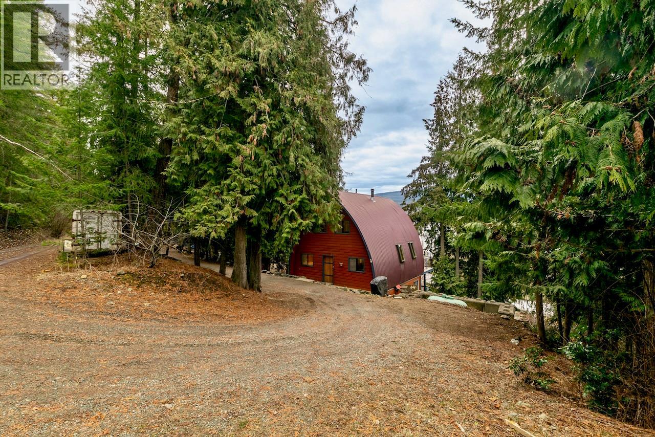 7547 Golden Spur Trail, Anglemont, British Columbia  V0E 1M8 - Photo 6 - 10376747