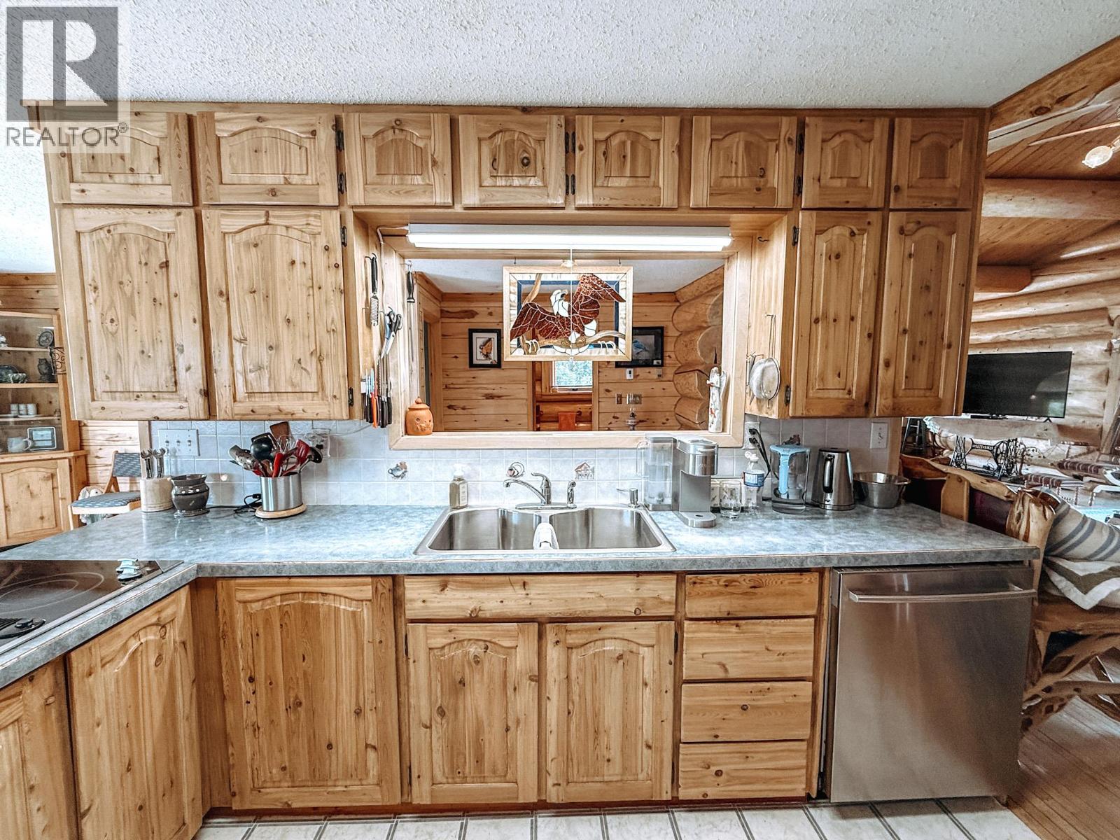 9736 97 Cariboo Highway, Clinton, British Columbia  V0K 1K0 - Photo 11 - 10379411