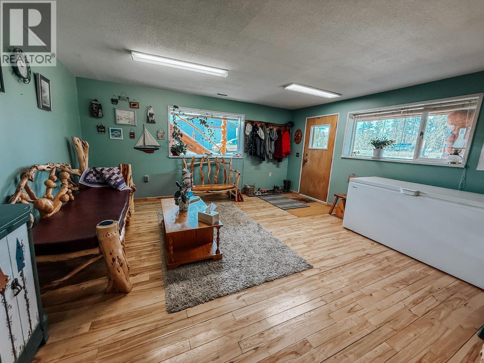 9736 97 Cariboo Highway, Clinton, British Columbia  V0K 1K0 - Photo 16 - 10379411
