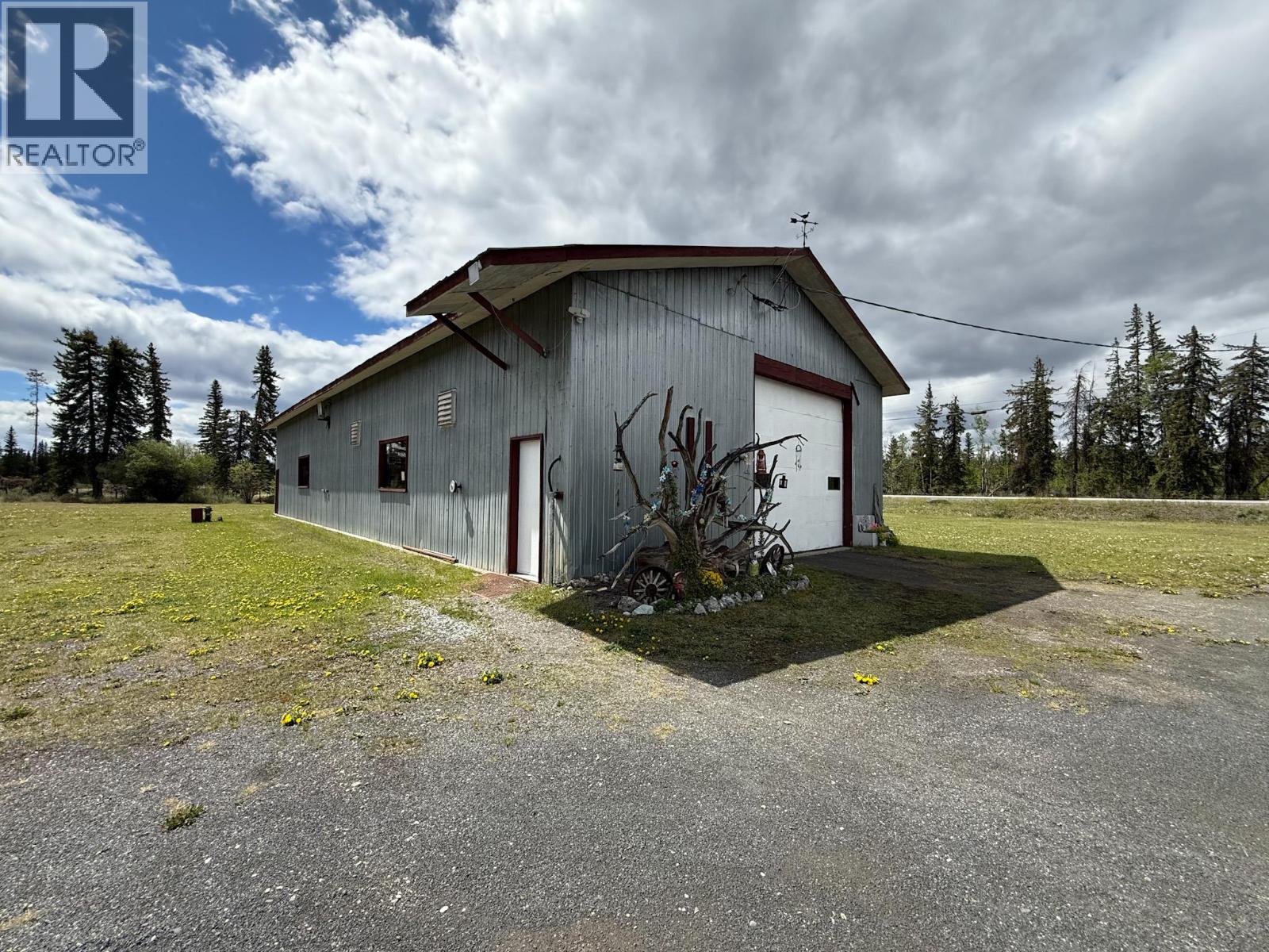 9736 97 Cariboo Highway, Clinton, British Columbia  V0K 1K0 - Photo 5 - 10379411
