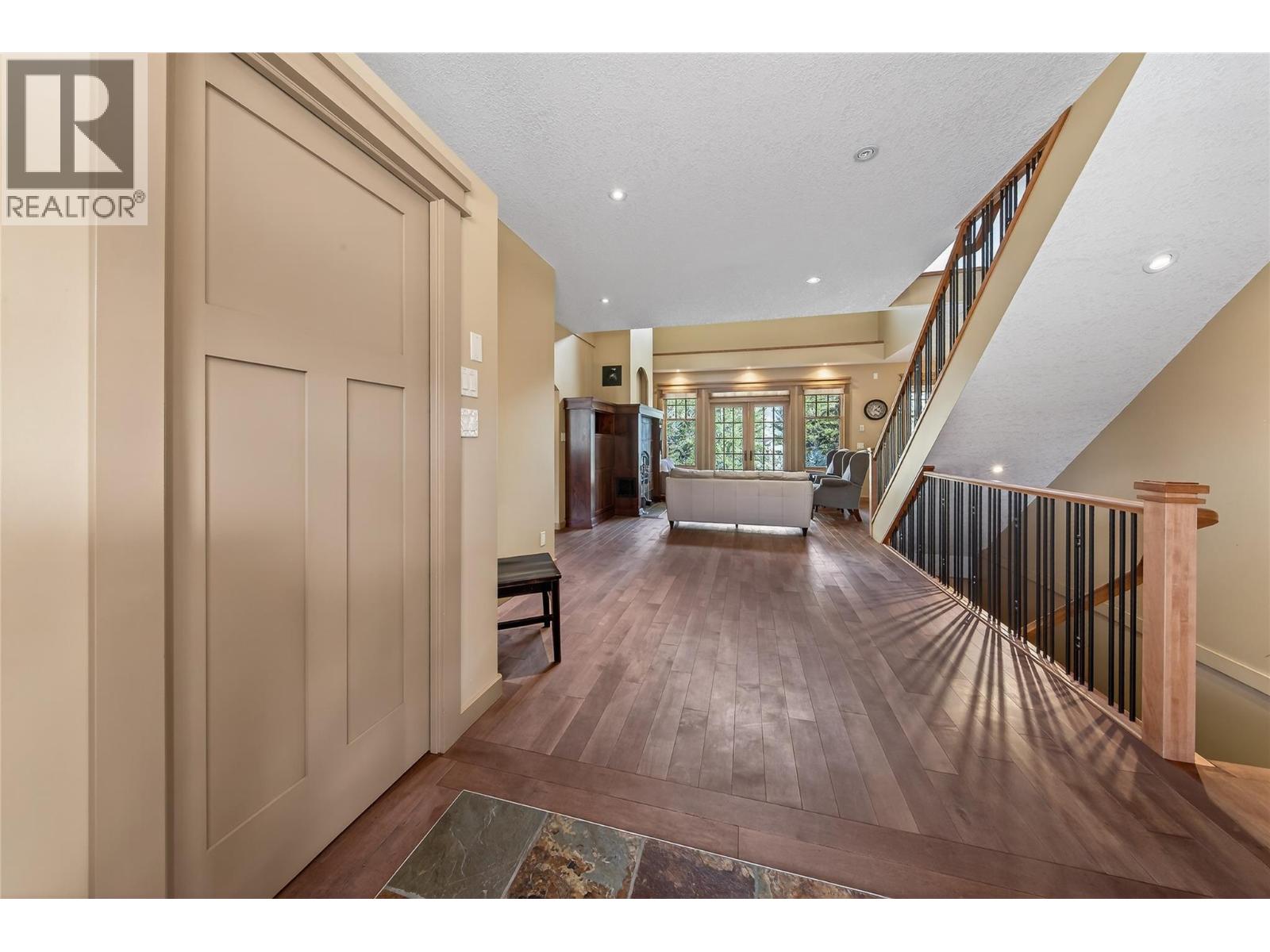 6880 Columbia Ridge Drive, Fairmont Hot Springs, British Columbia  V0B 1L2 - Photo 4 - 10379405