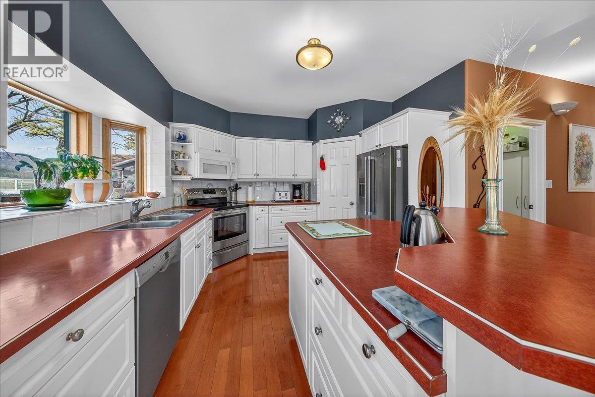 4529 Columbia Place, Fairmont Hot Springs, British Columbia  V0B 1L2 - Photo 10 - 10379249