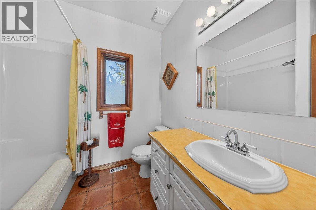 4529 Columbia Place, Fairmont Hot Springs, British Columbia  V0B 1L2 - Photo 17 - 10379249
