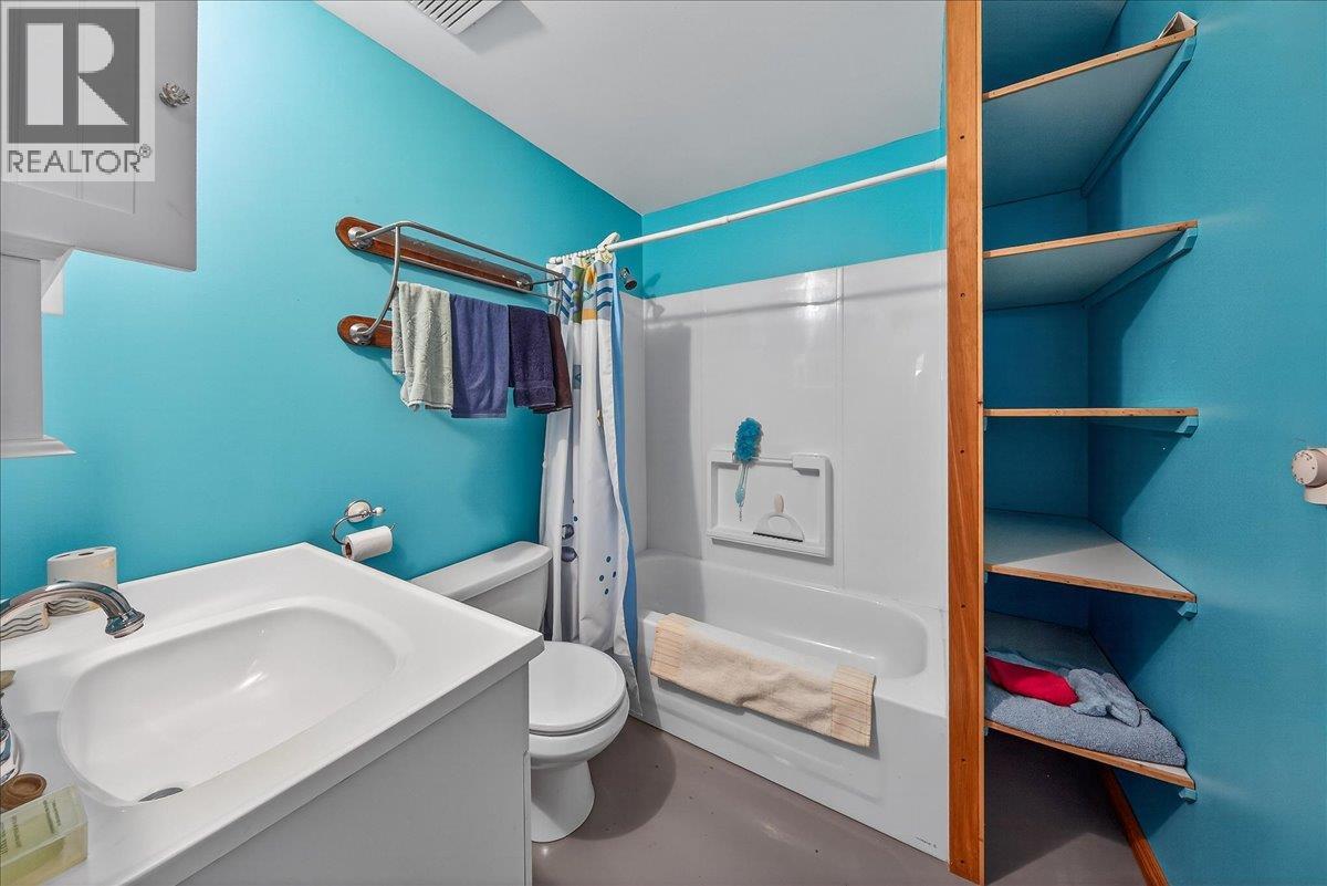 4529 Columbia Place, Fairmont Hot Springs, British Columbia  V0B 1L2 - Photo 29 - 10379249