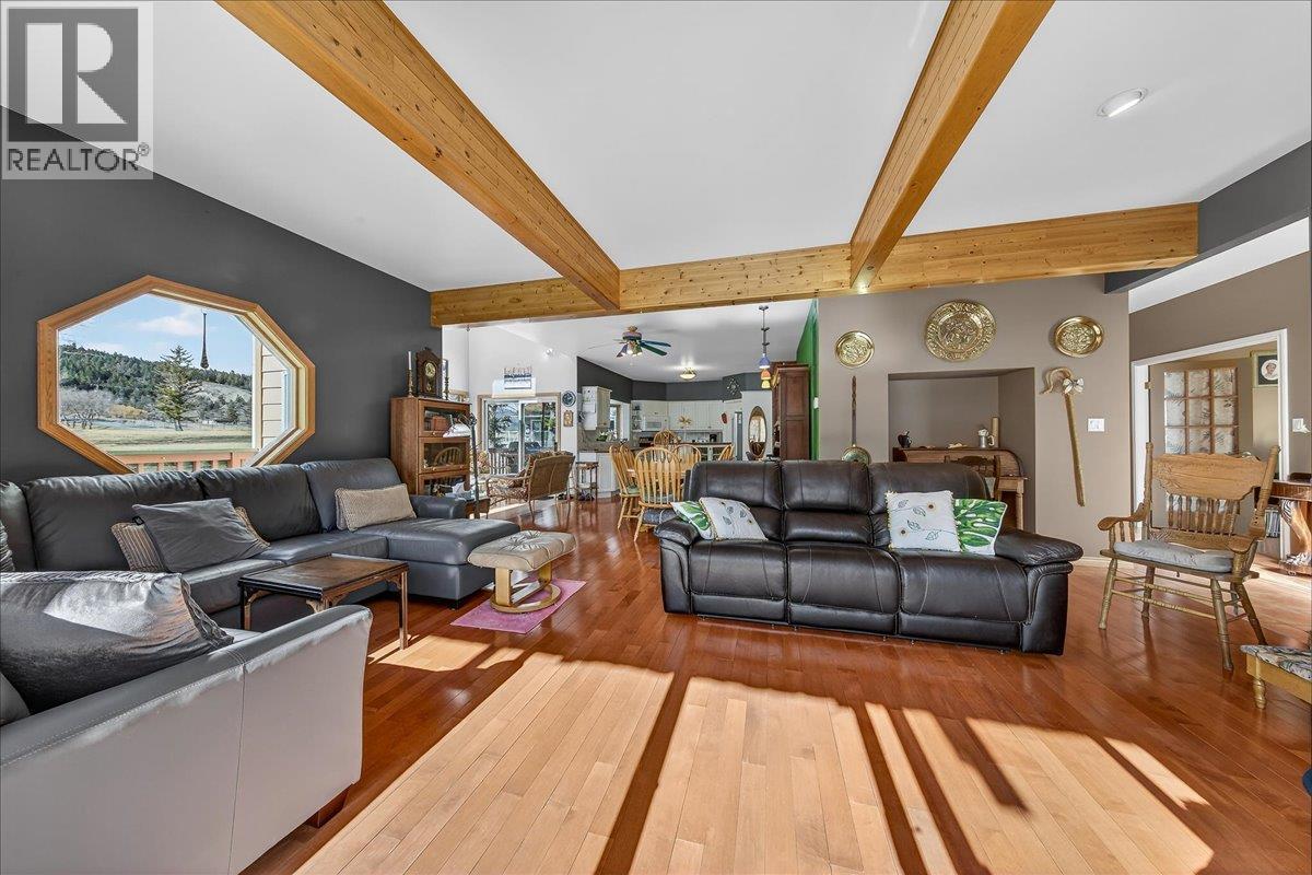 4529 Columbia Place, Fairmont Hot Springs, British Columbia  V0B 1L2 - Photo 4 - 10379249