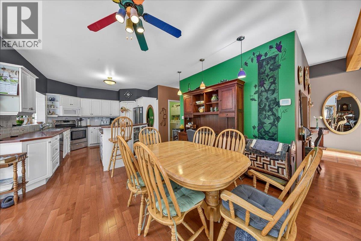 4529 Columbia Place, Fairmont Hot Springs, British Columbia  V0B 1L2 - Photo 9 - 10379249