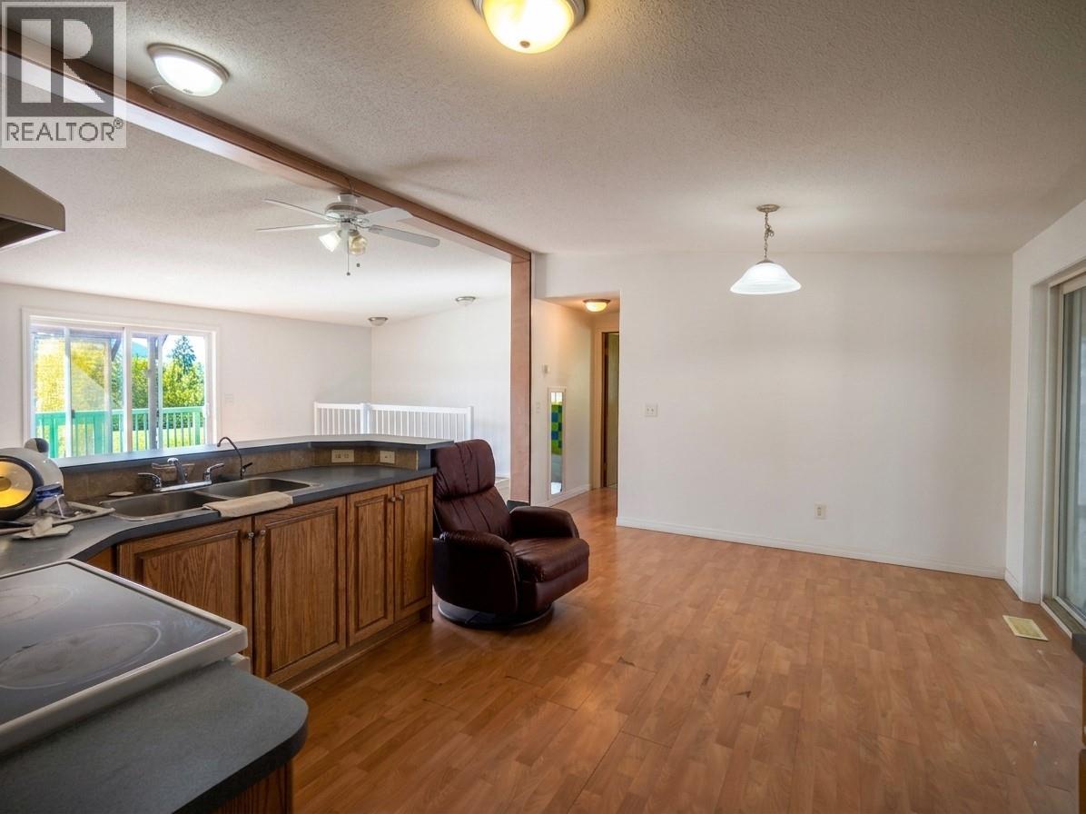 327 97a Highway, Spallumcheen, British Columbia  V0E 1B6 - Photo 10 - 10378647