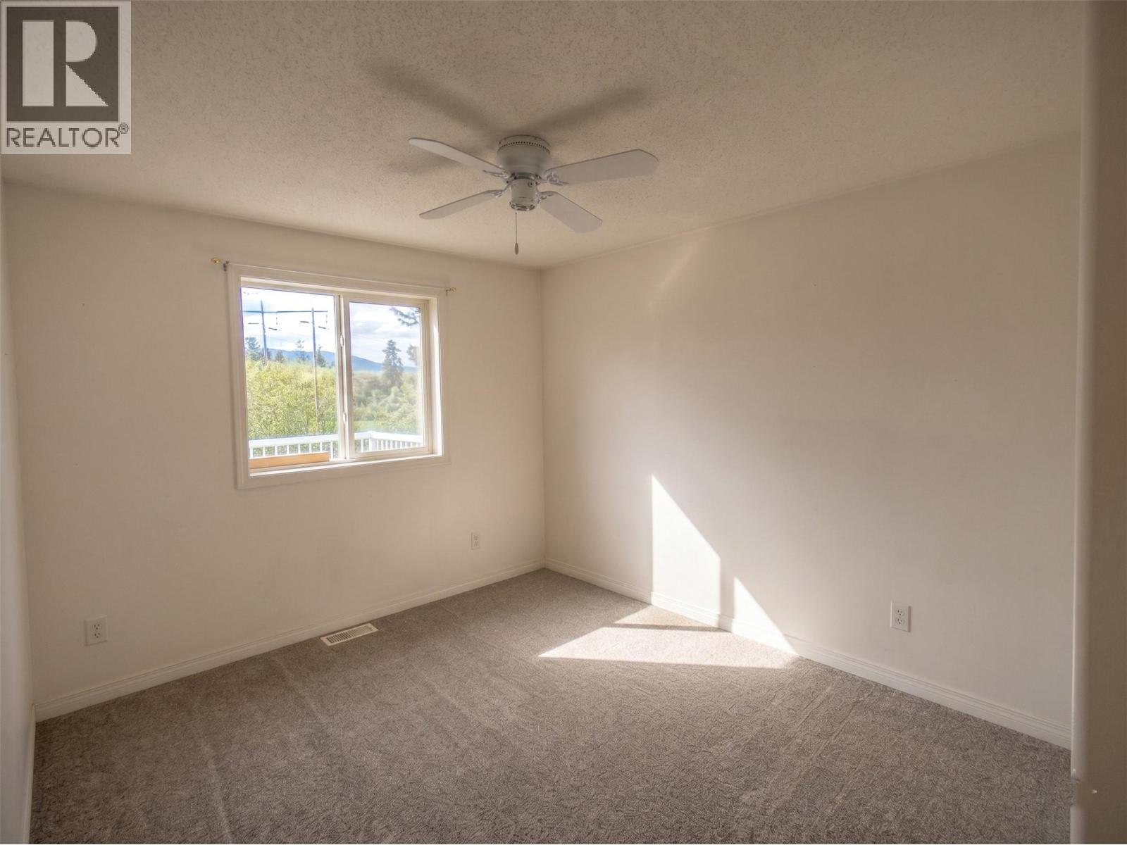 327 97a Highway, Spallumcheen, British Columbia  V0E 1B6 - Photo 12 - 10378647