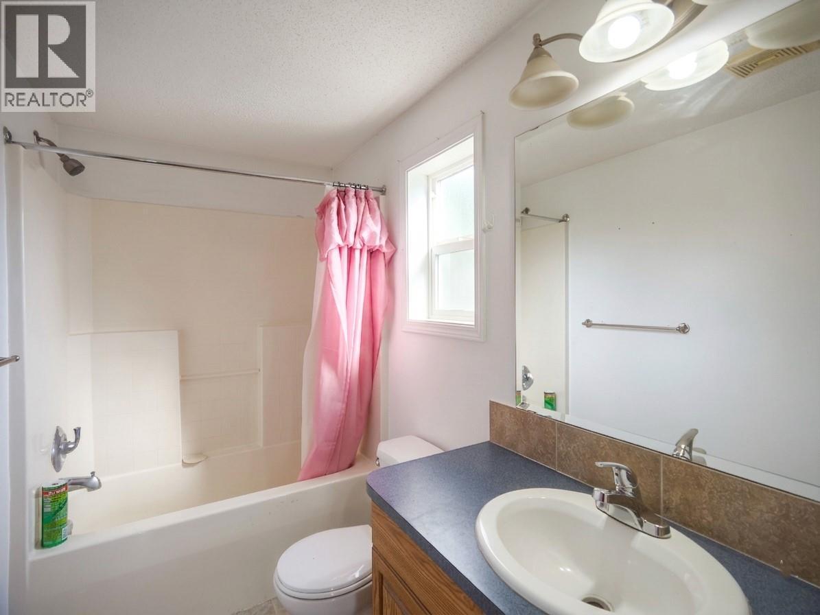 327 97a Highway, Spallumcheen, British Columbia  V0E 1B6 - Photo 5 - 10378647
