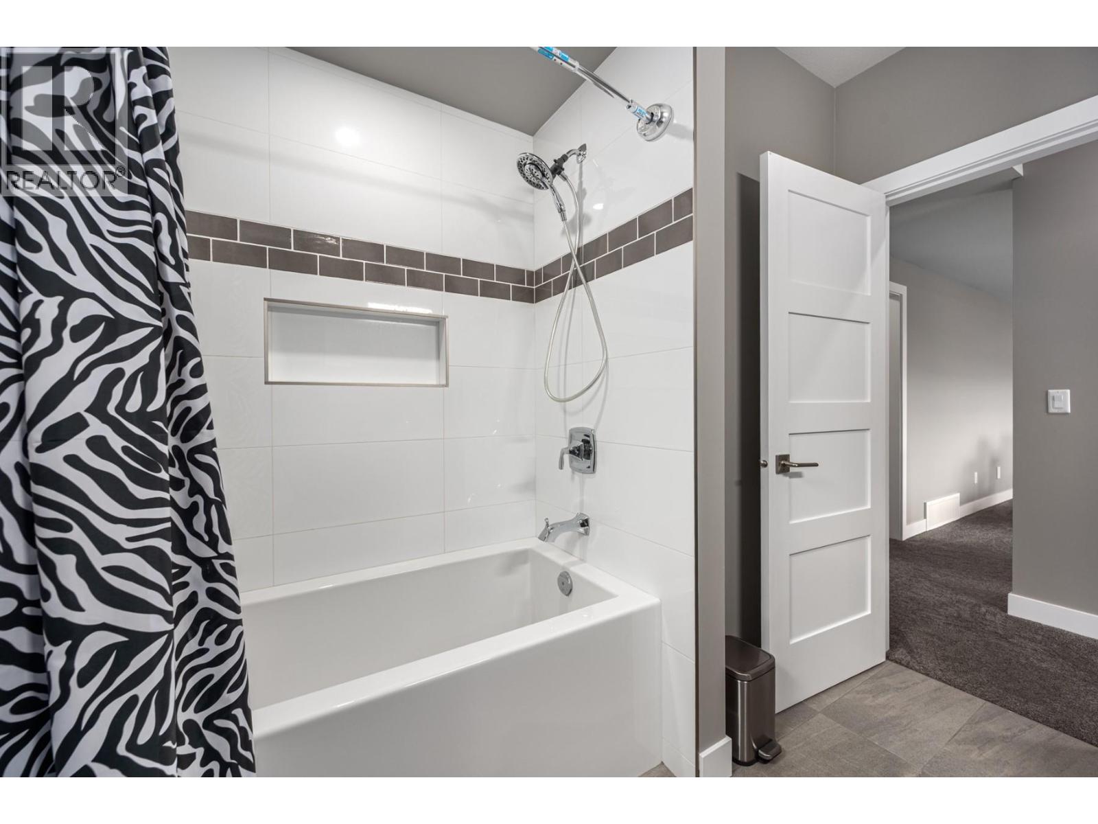 4038 Rio Vista Way, Kamloops, British Columbia  V2H 0E1 - Photo 32 - 10379385