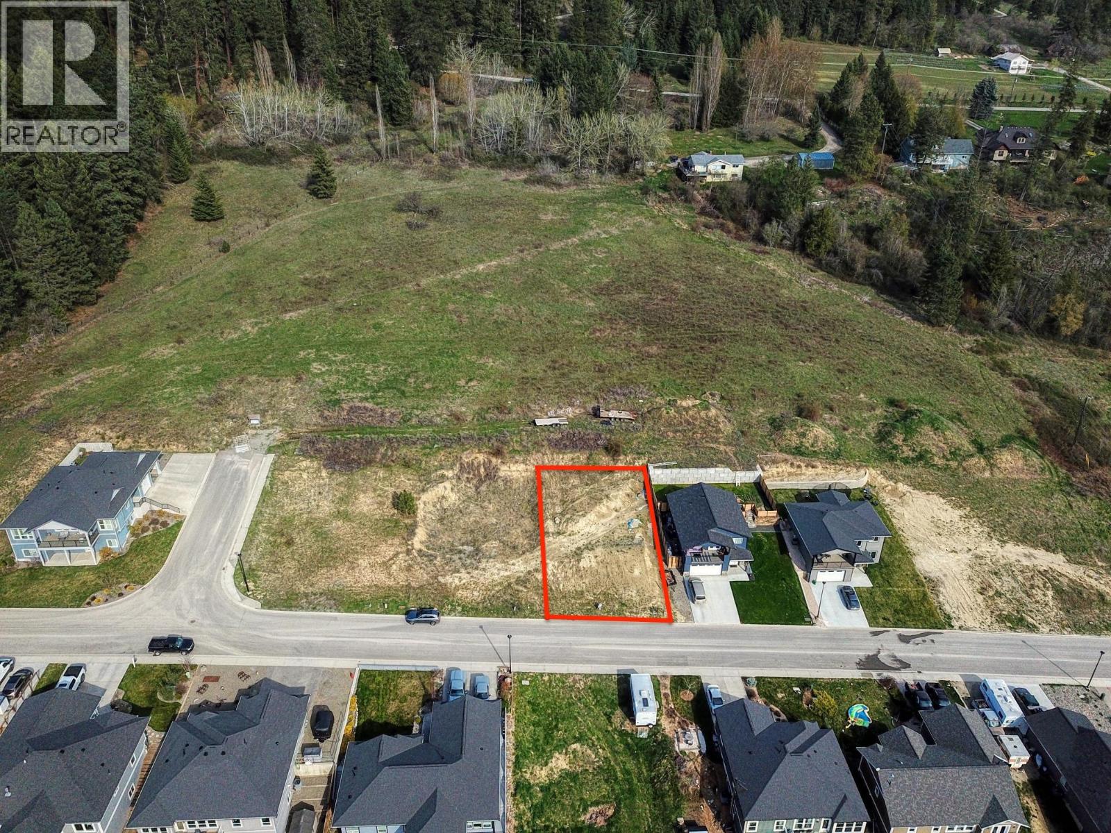 1126 12th Avenue N, Creston, British Columbia  V0B 1G6 - Photo 2 - 10378551