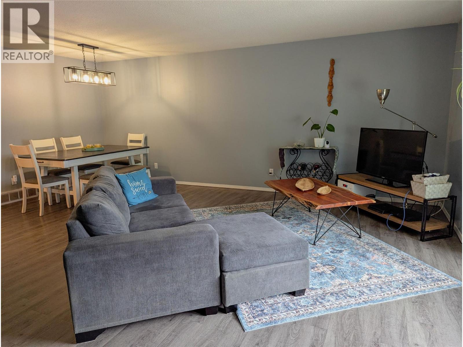 710 Ivy Street, Castlegar, British Columbia  V1N 2G4 - Photo 4 - 10379376