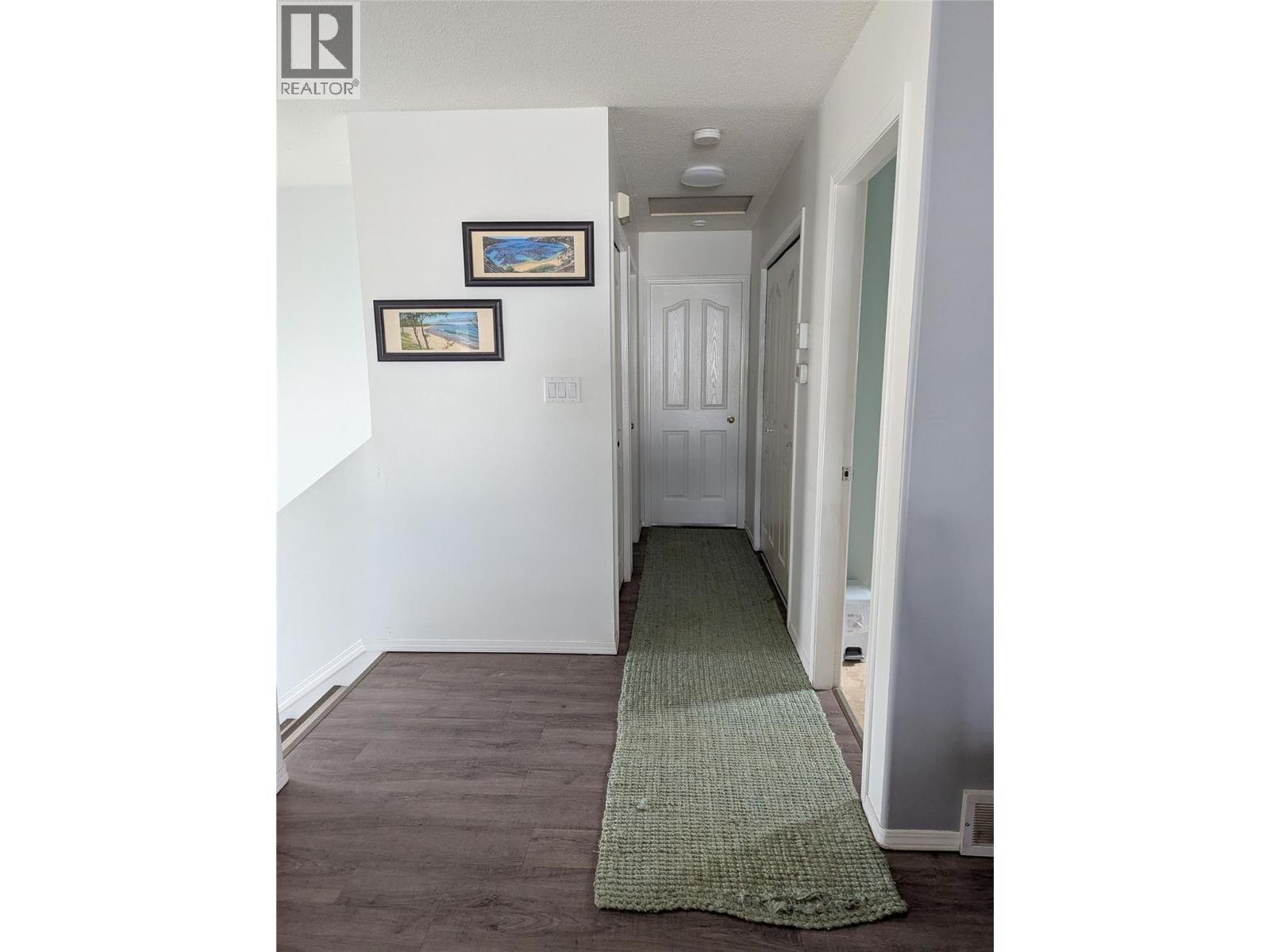 710 Ivy Street, Castlegar, British Columbia  V1N 2G4 - Photo 7 - 10379376