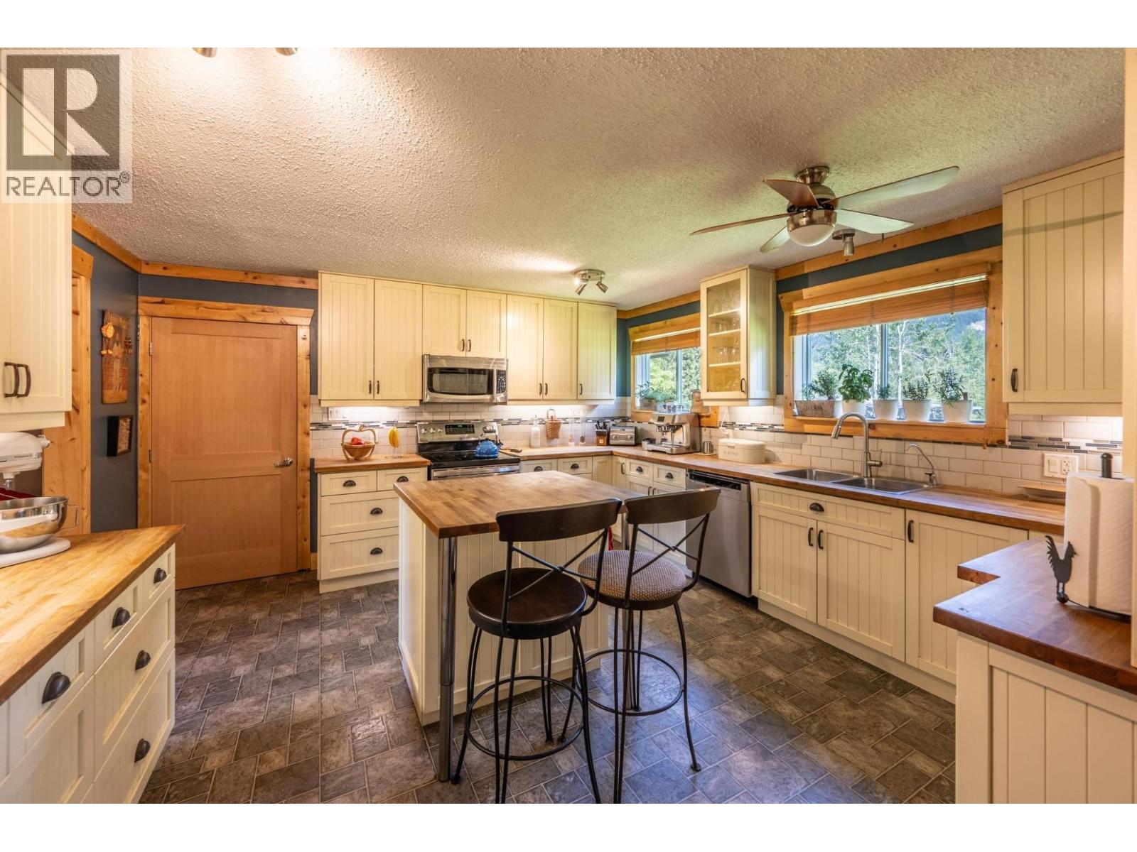 1732 Oberg Johnson Road, Golden, British Columbia  V0A 1H1 - Photo 11 - 10379458