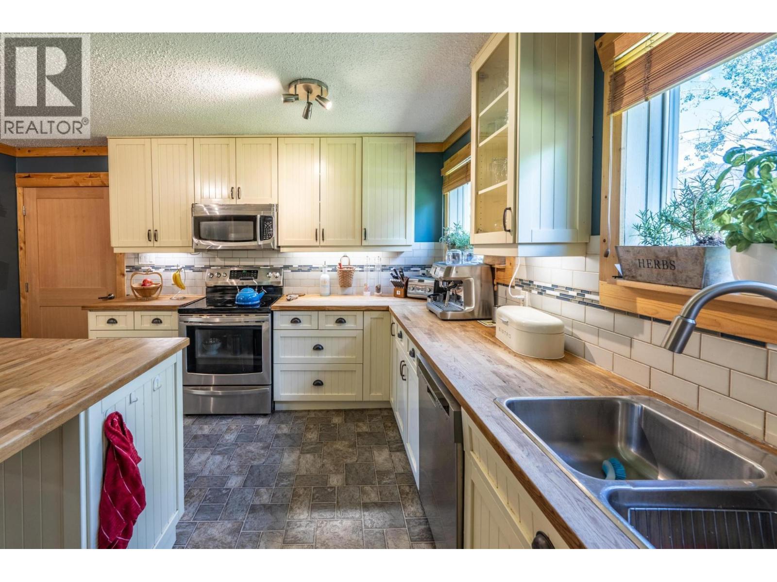 1732 Oberg Johnson Road, Golden, British Columbia  V0A 1H1 - Photo 19 - 10379458