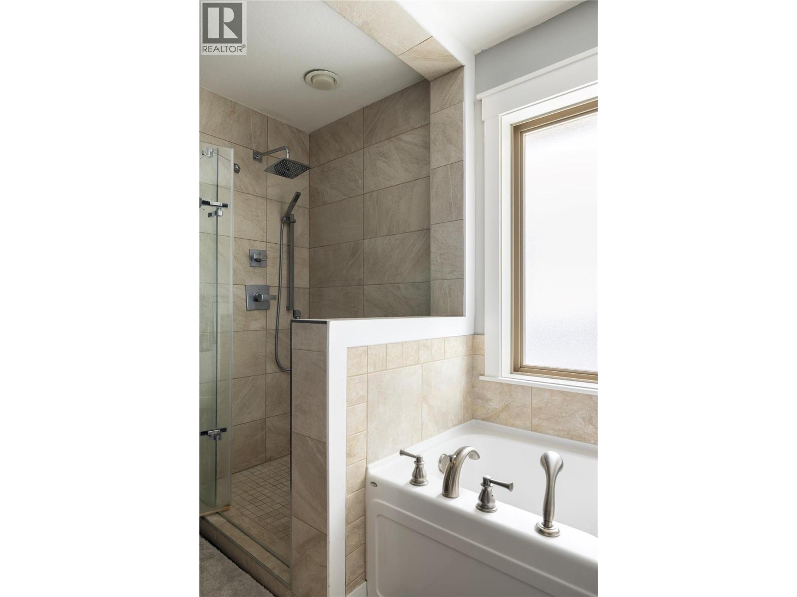2049 Skyview Crescent, Lumby, British Columbia  V0E 2G0 - Photo 22 - 10379308