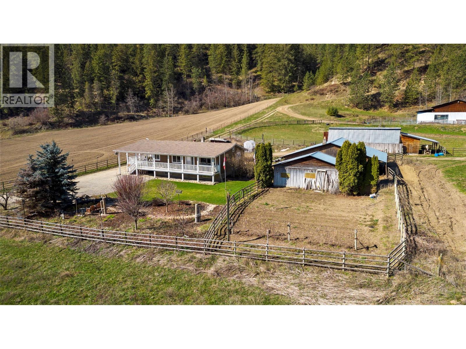 2720 Salmon River Road, Salmon Arm, British Columbia  V1E 3H8 - Photo 13 - 10379517