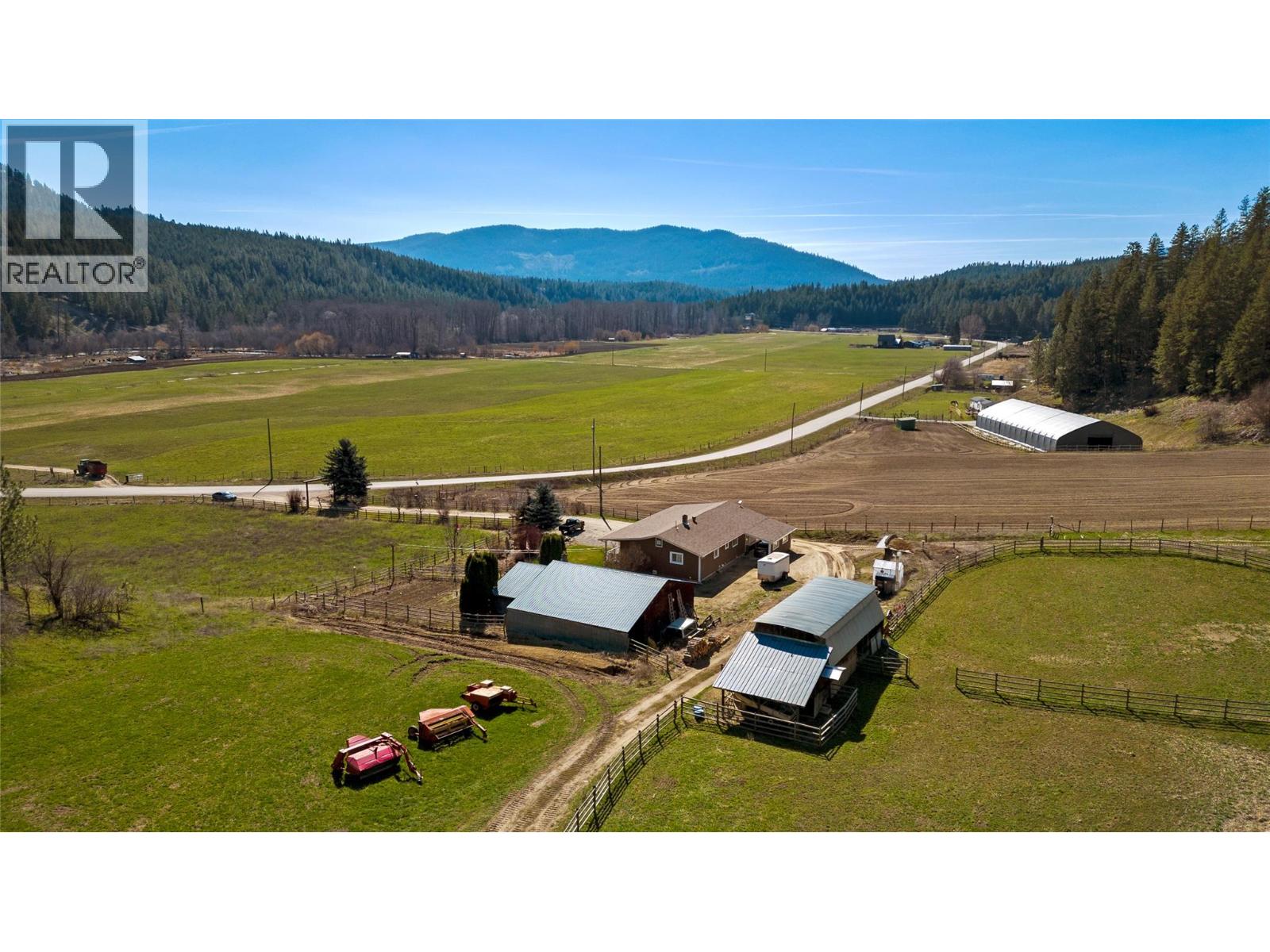 2720 Salmon River Road, Salmon Arm, British Columbia  V1E 3H8 - Photo 17 - 10379517