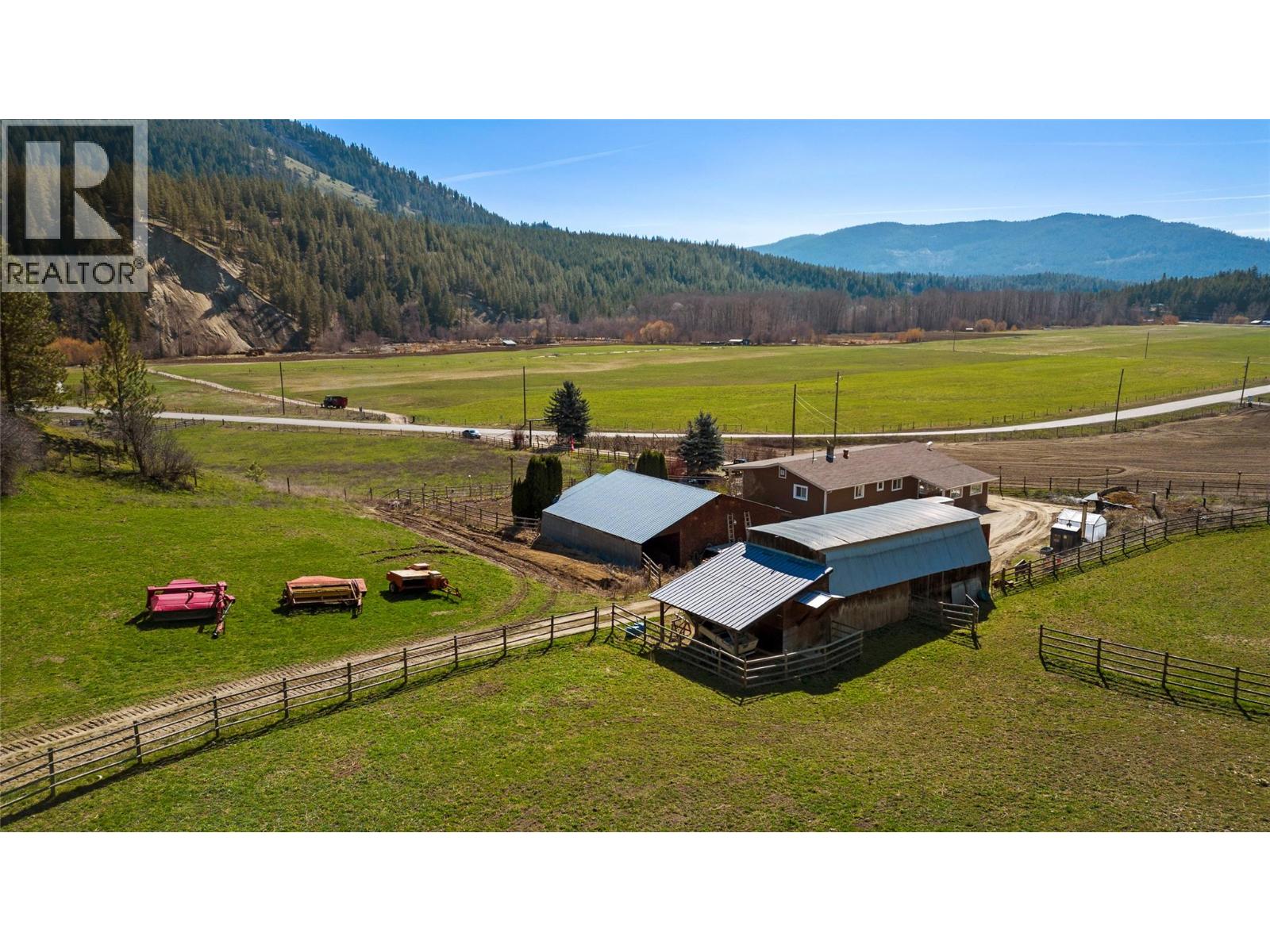 2720 Salmon River Road, Salmon Arm, British Columbia  V1E 3H8 - Photo 19 - 10379517