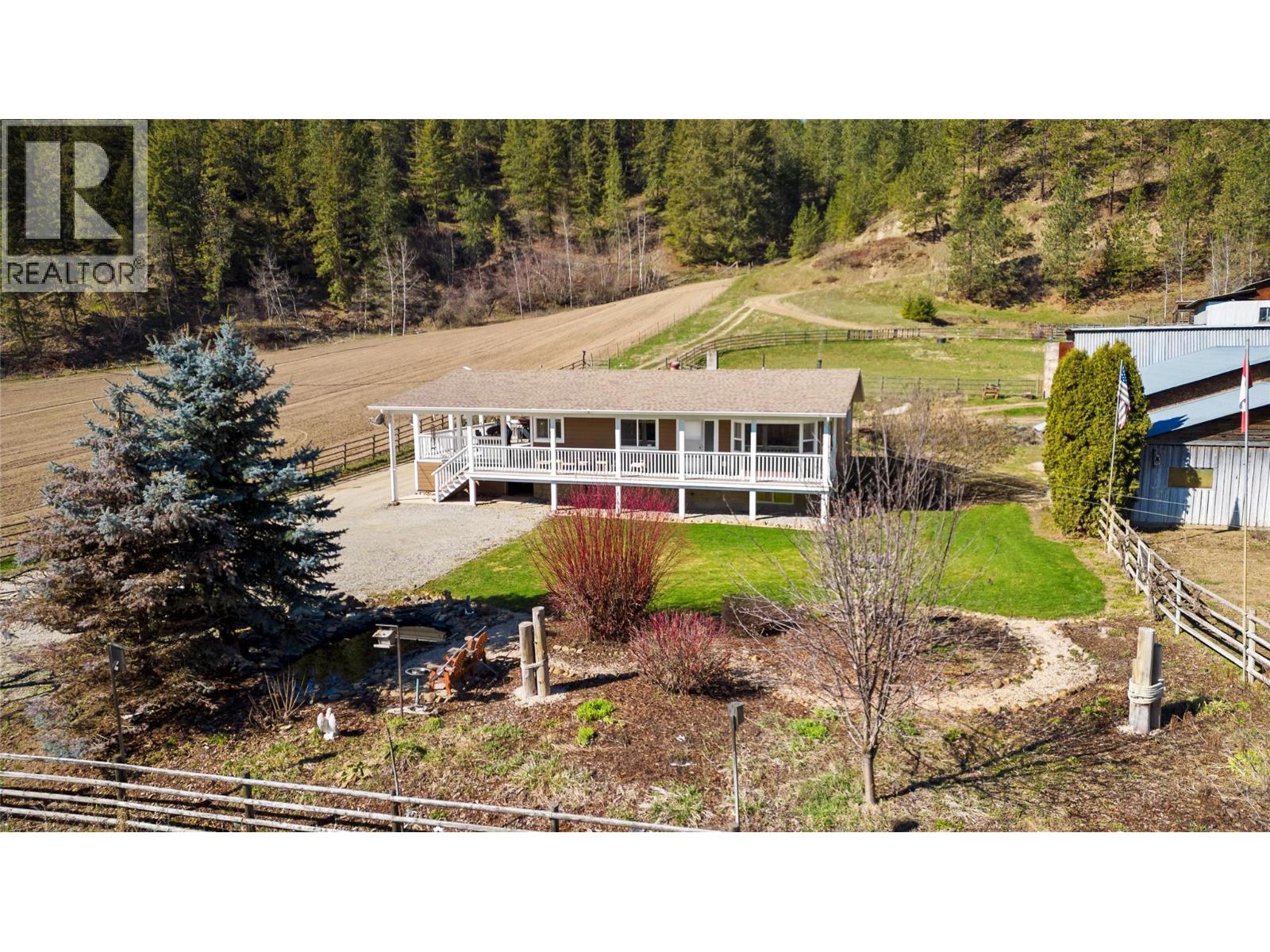 2720 Salmon River Road, Salmon Arm, British Columbia  V1E 3H8 - Photo 2 - 10379517