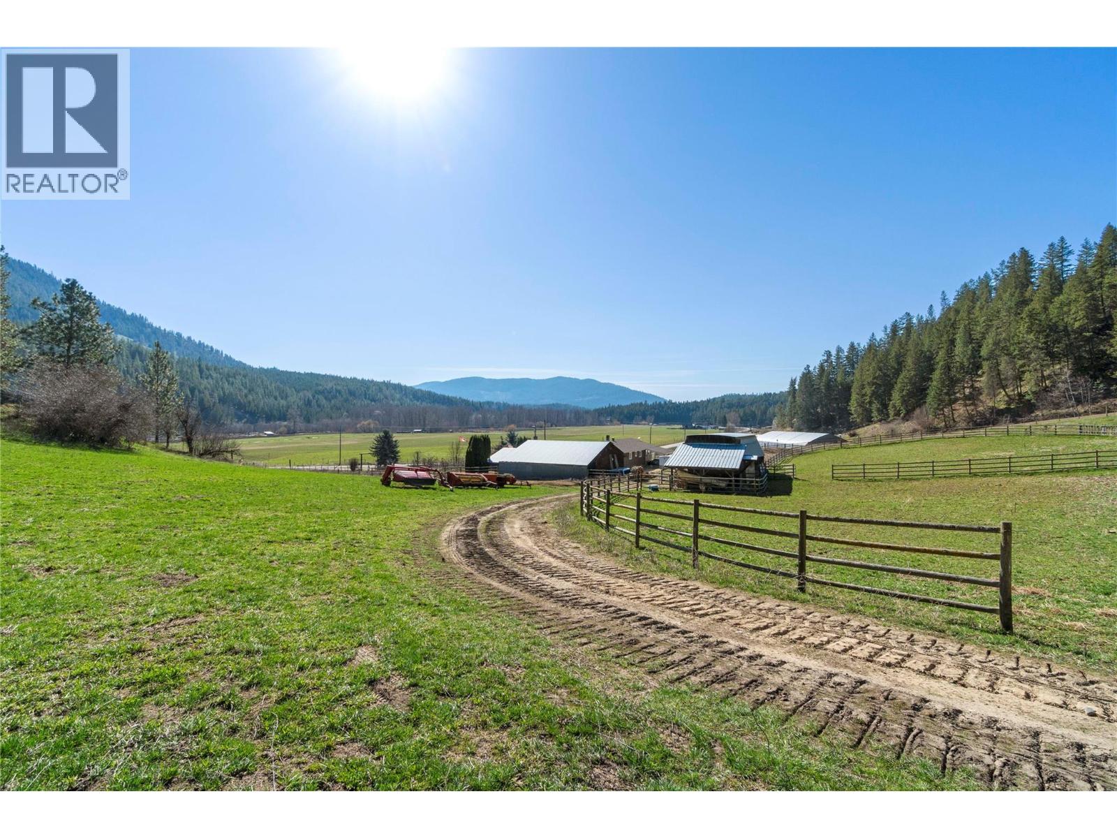 2720 Salmon River Road, Salmon Arm, British Columbia  V1E 3H8 - Photo 23 - 10379517