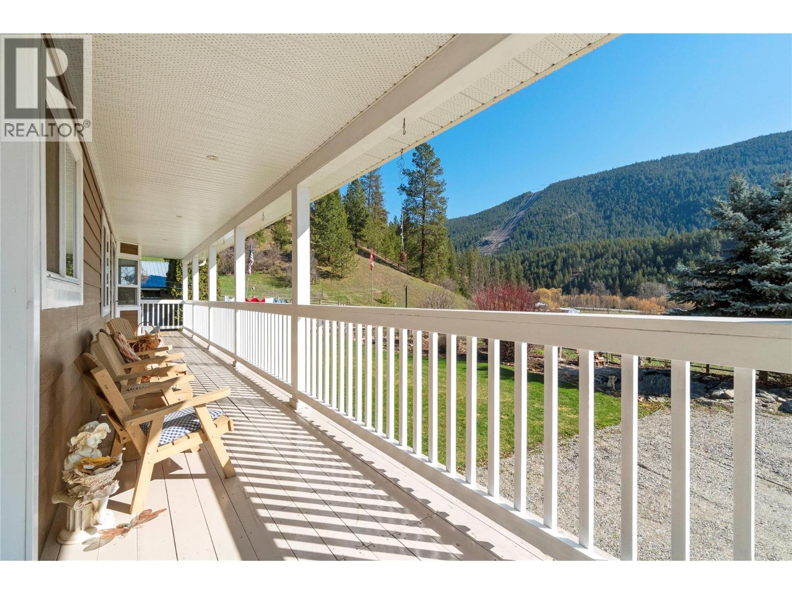 2720 Salmon River Road, Salmon Arm, British Columbia  V1E 3H8 - Photo 26 - 10379517