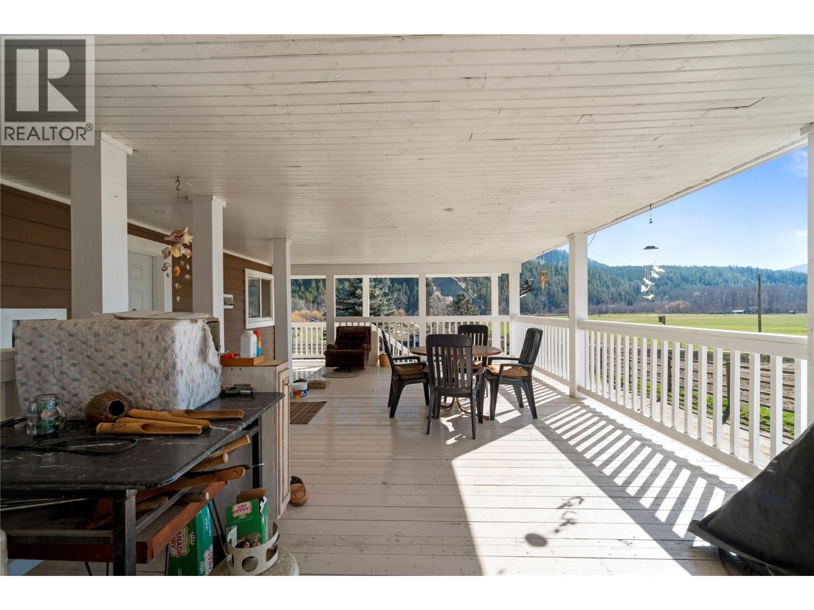 2720 Salmon River Road, Salmon Arm, British Columbia  V1E 3H8 - Photo 32 - 10379517