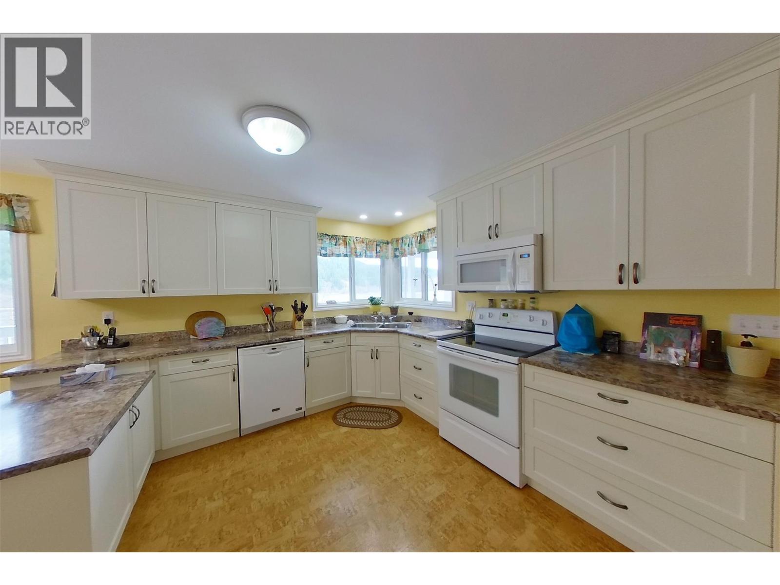 2720 Salmon River Road, Salmon Arm, British Columbia  V1E 3H8 - Photo 34 - 10379517