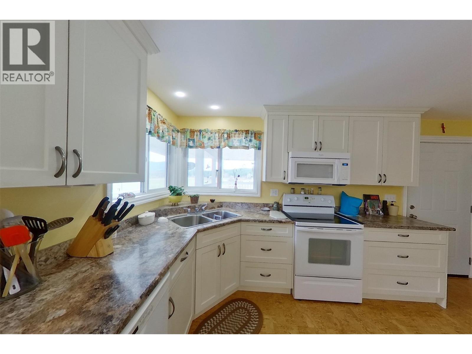 2720 Salmon River Road, Salmon Arm, British Columbia  V1E 3H8 - Photo 36 - 10379517