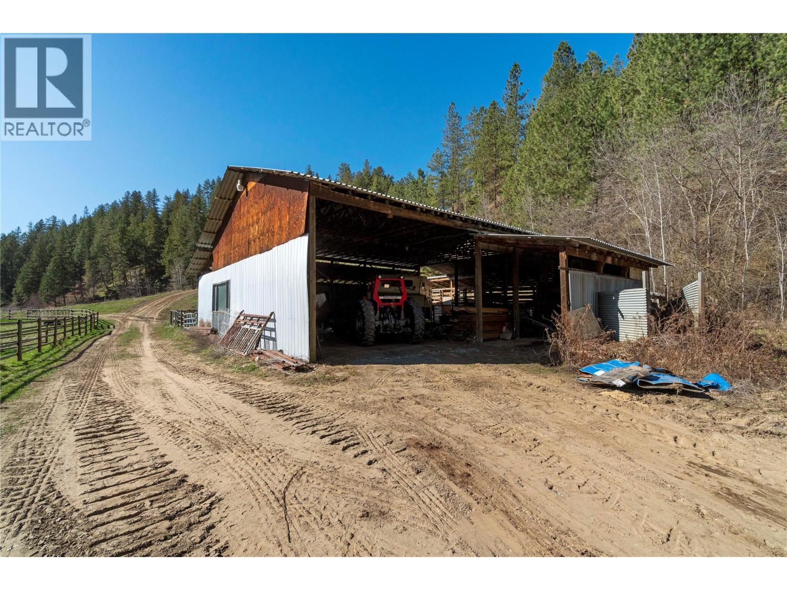 2720 Salmon River Road, Salmon Arm, British Columbia  V1E 3H8 - Photo 77 - 10379517