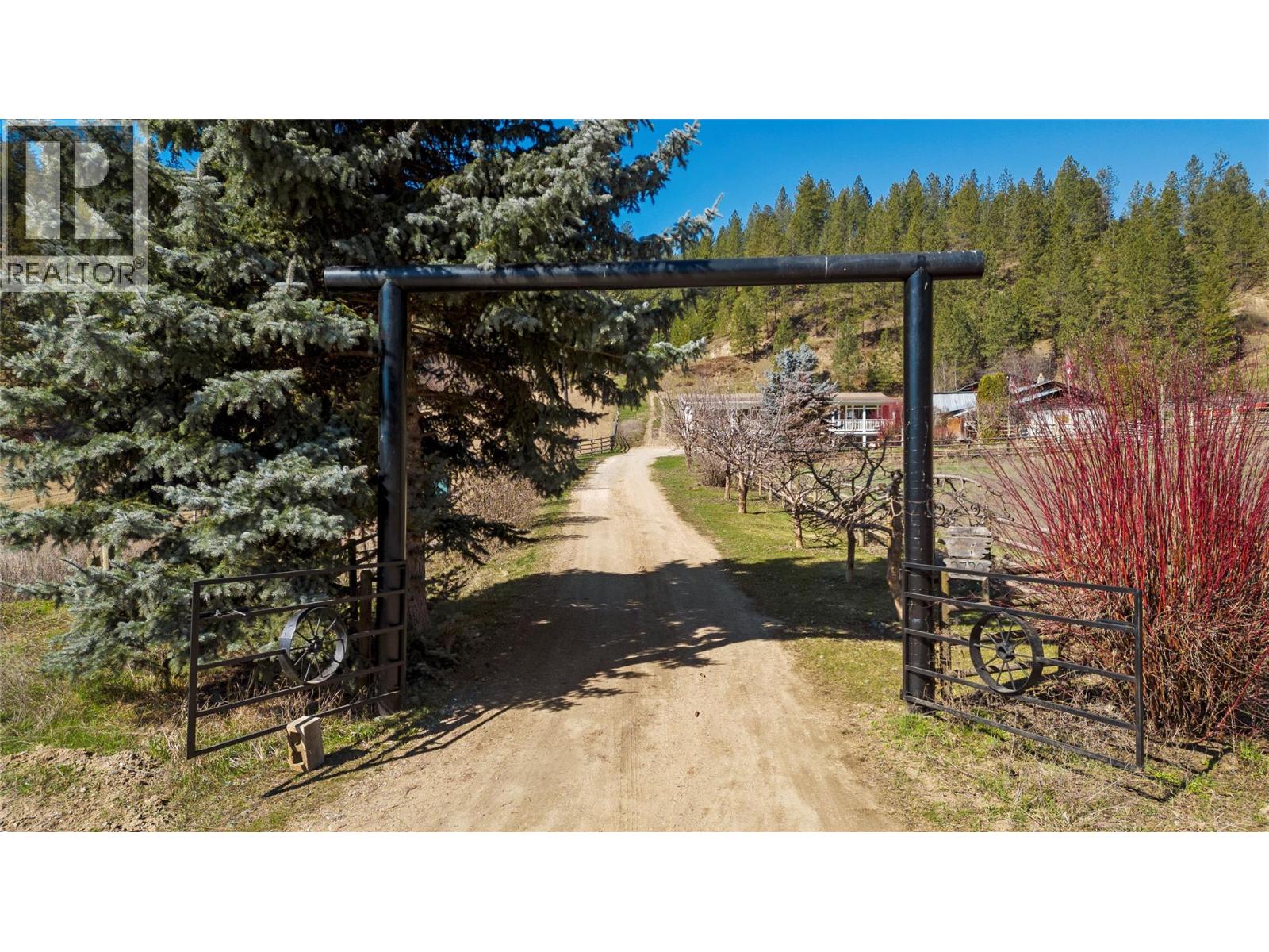 2720 Salmon River Road, Salmon Arm, British Columbia  V1E 3H8 - Photo 12 - 10379516
