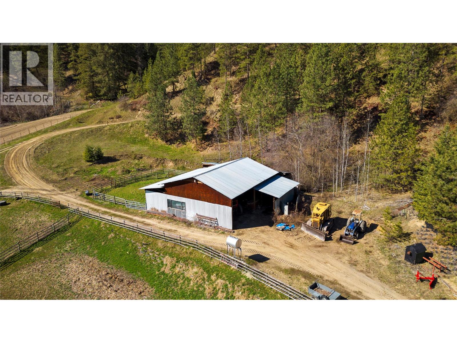 2720 Salmon River Road, Salmon Arm, British Columbia  V1E 3H8 - Photo 18 - 10379516