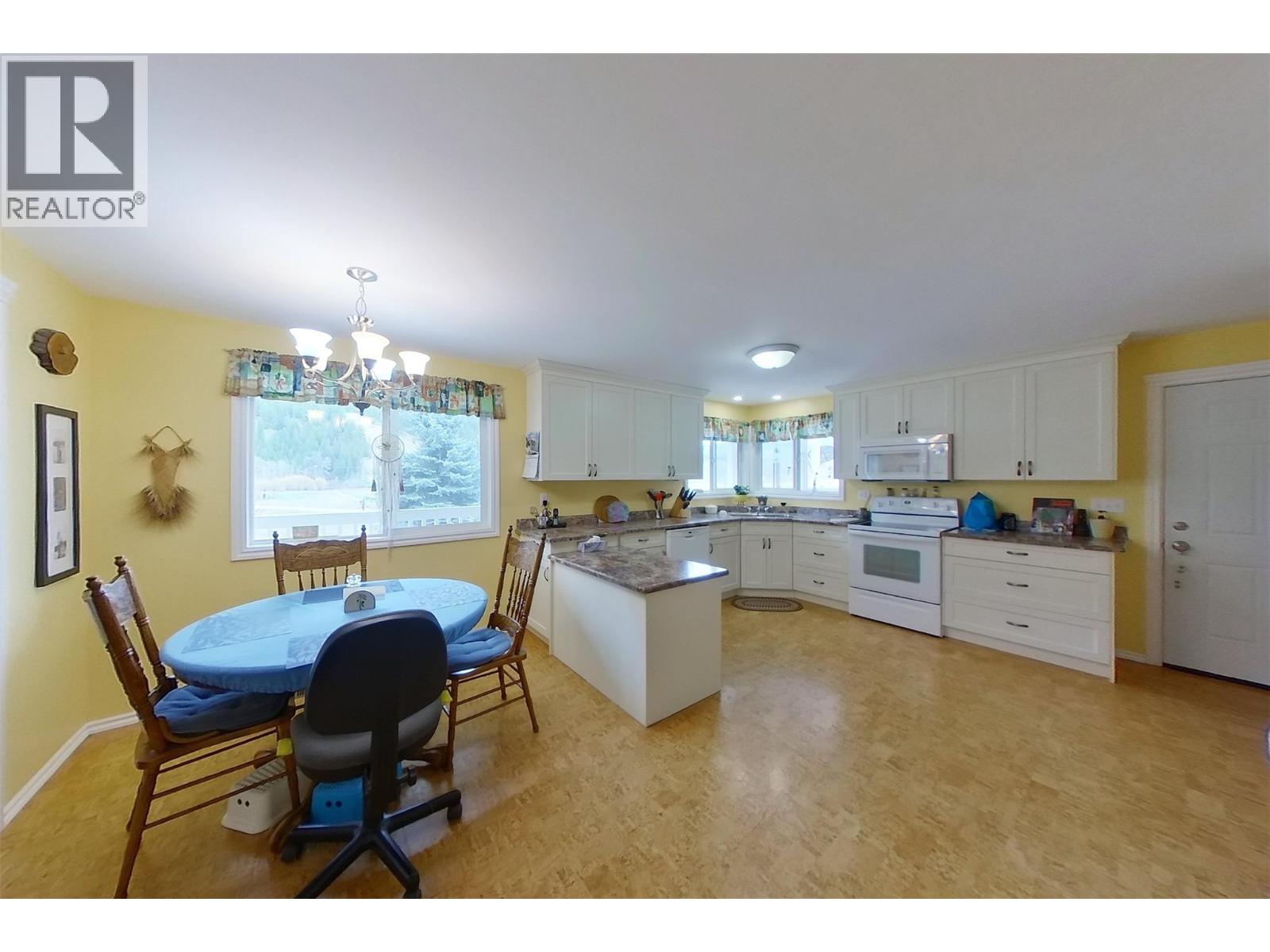 2720 Salmon River Road, Salmon Arm, British Columbia  V1E 3H8 - Photo 38 - 10379516