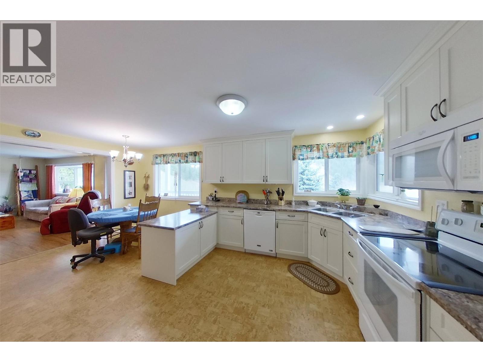 2720 Salmon River Road, Salmon Arm, British Columbia  V1E 3H8 - Photo 39 - 10379516
