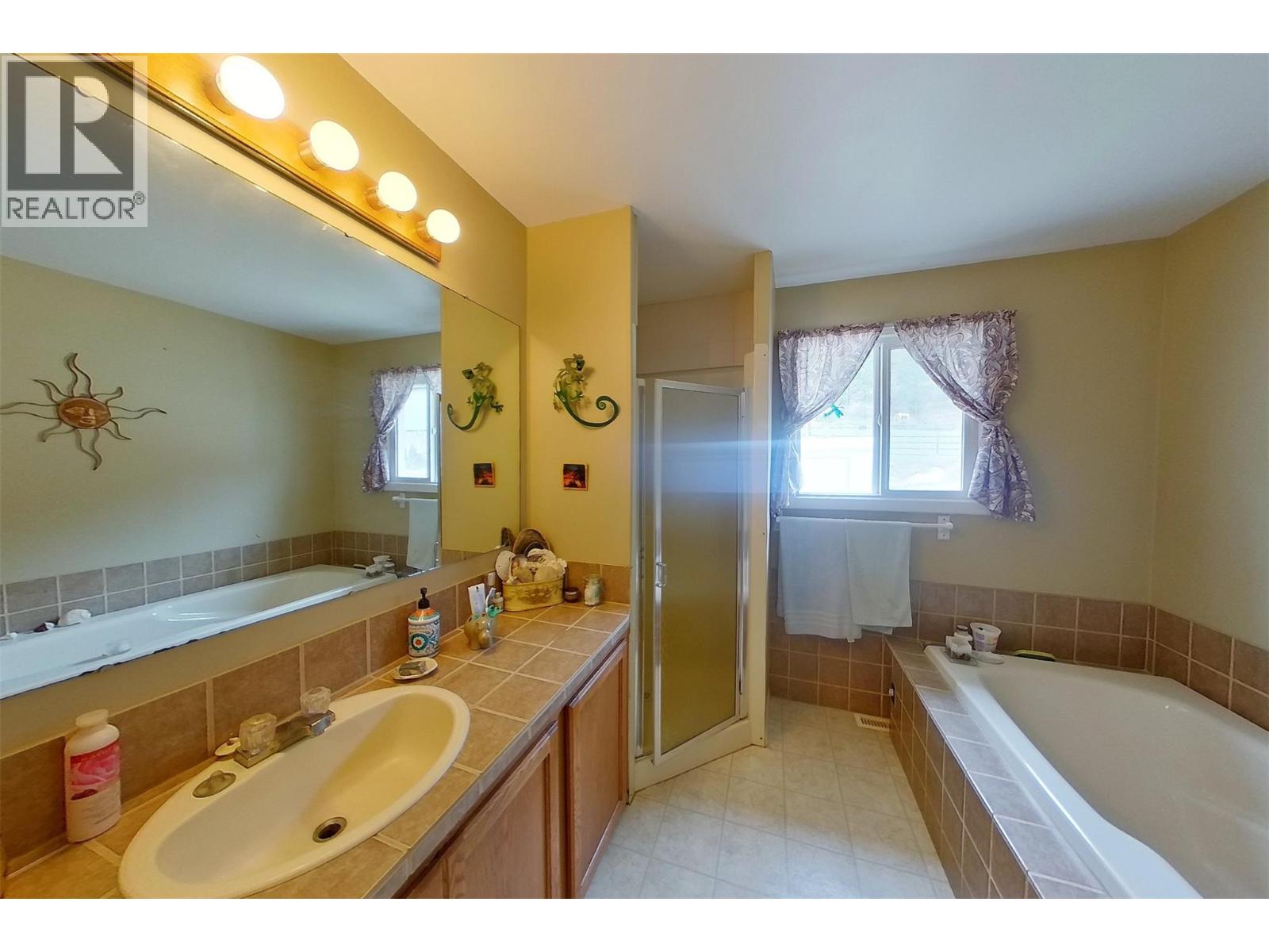 2720 Salmon River Road, Salmon Arm, British Columbia  V1E 3H8 - Photo 46 - 10379516