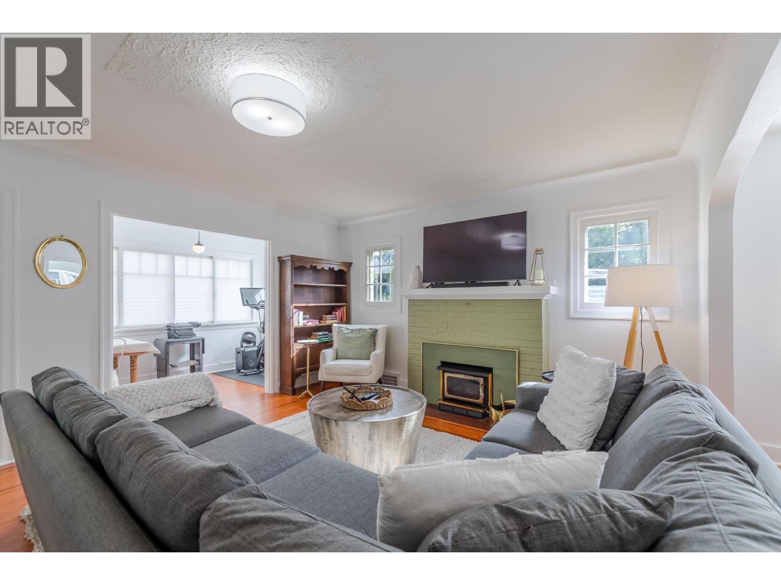 1027 Government Street, Penticton, British Columbia  V2A 4T9 - Photo 3 - 10379459