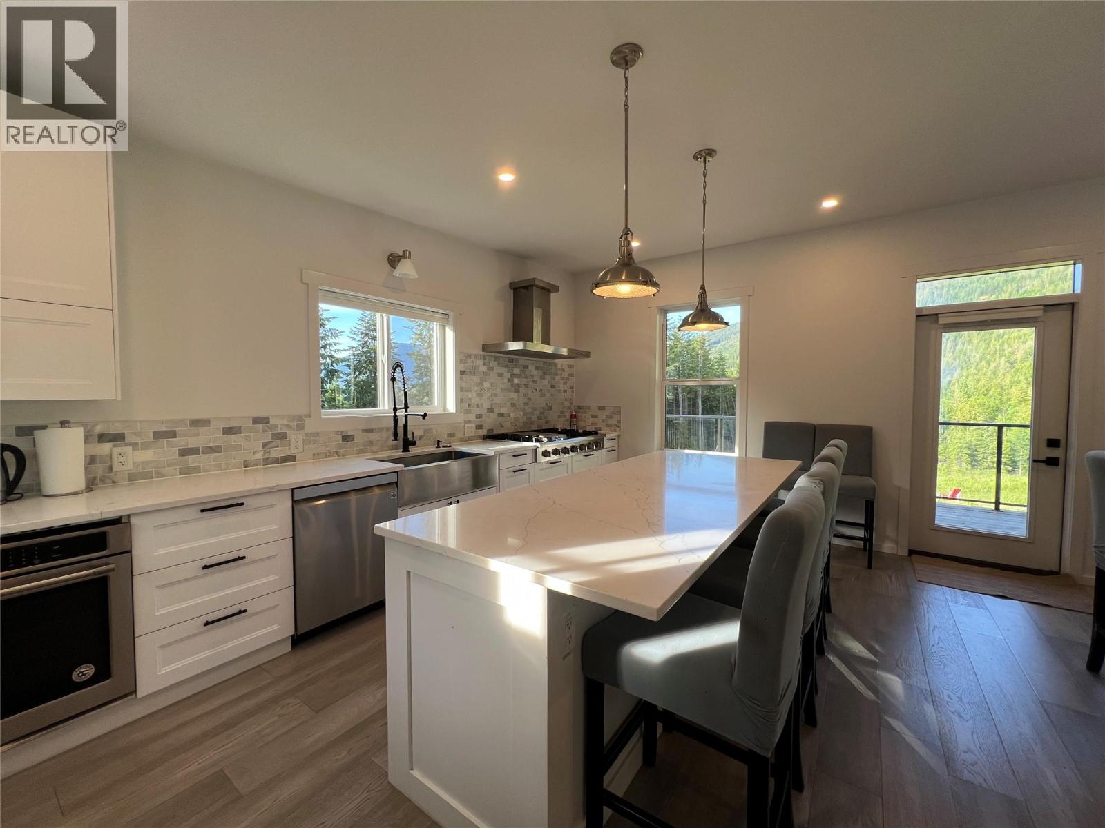 5090 50a Street Ne, Salmon Arm, British Columbia  V1E 1Y6 - Photo 11 - 10379446