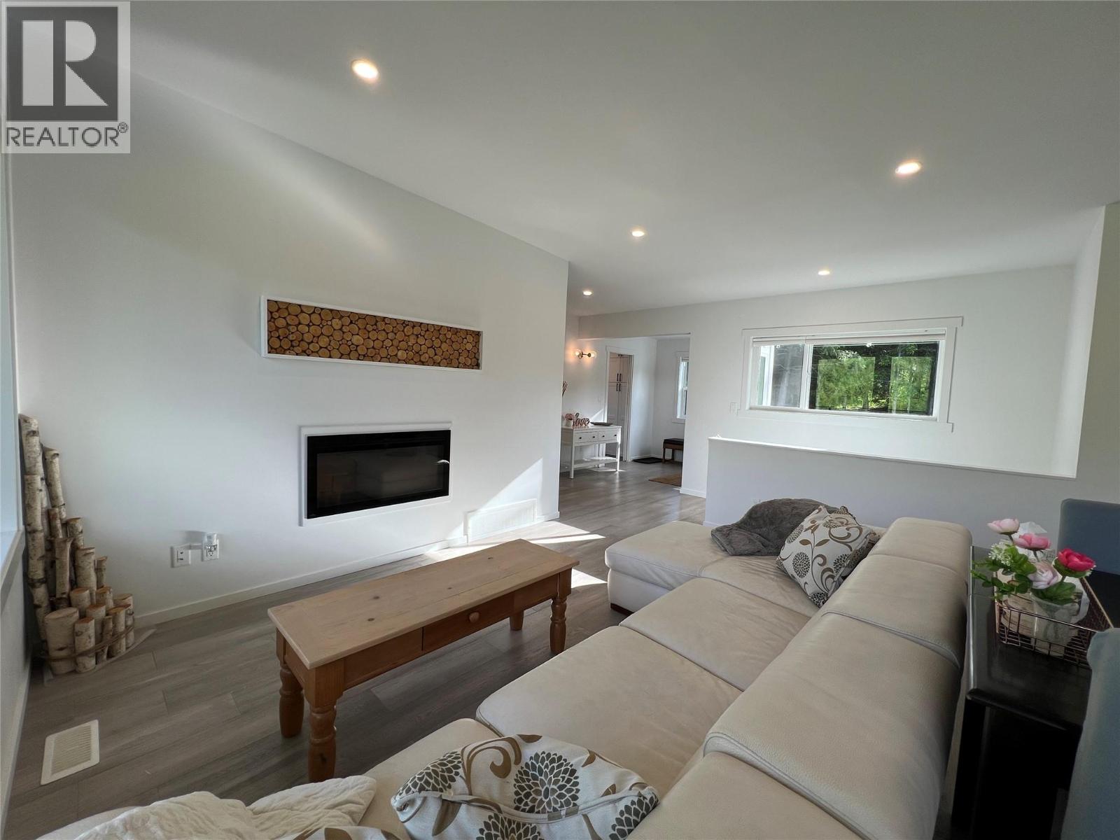 5090 50a Street Ne, Salmon Arm, British Columbia  V1E 1Y6 - Photo 14 - 10379446