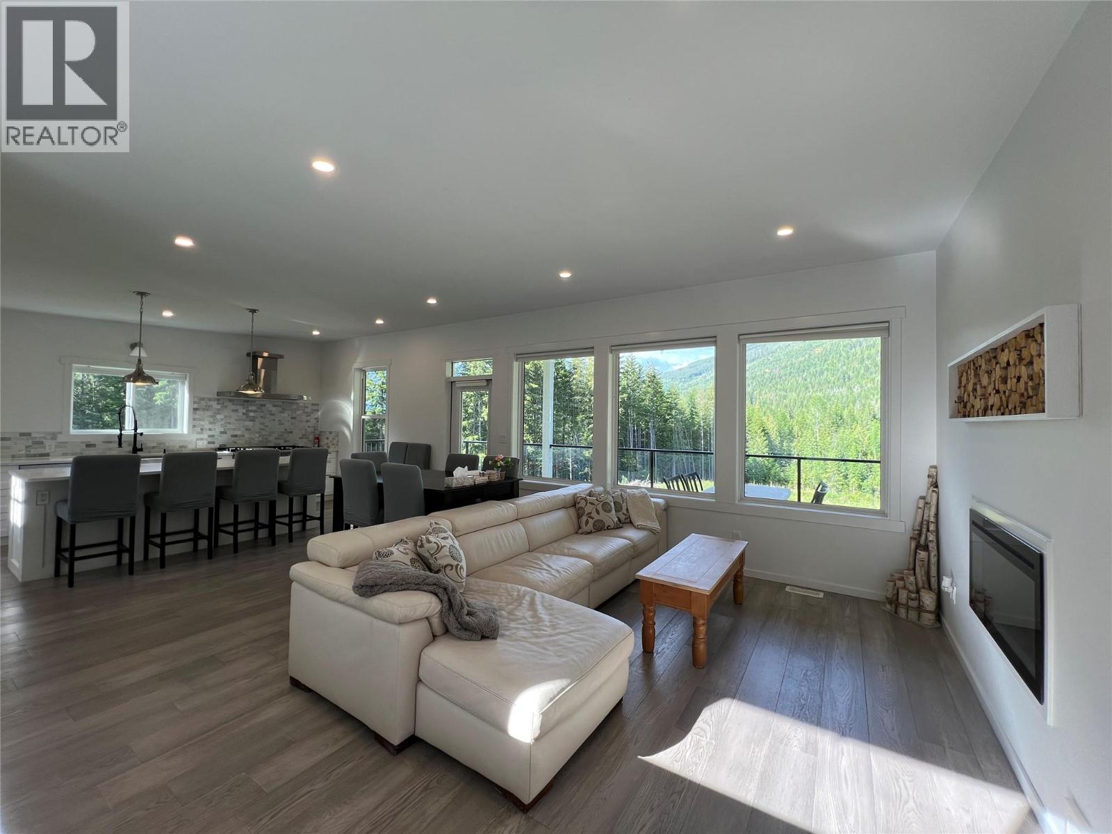 5090 50a Street Ne, Salmon Arm, British Columbia  V1E 1Y6 - Photo 15 - 10379446