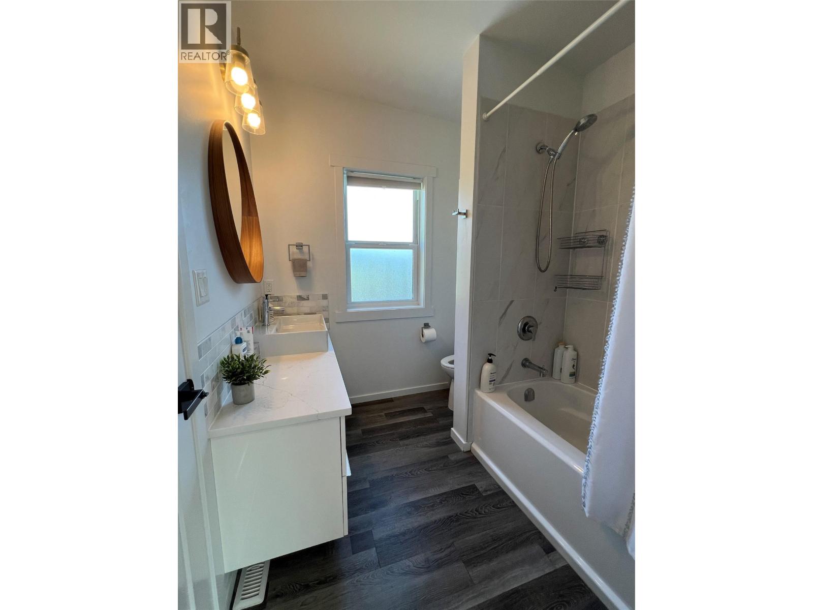 5090 50a Street Ne, Salmon Arm, British Columbia  V1E 1Y6 - Photo 24 - 10379446