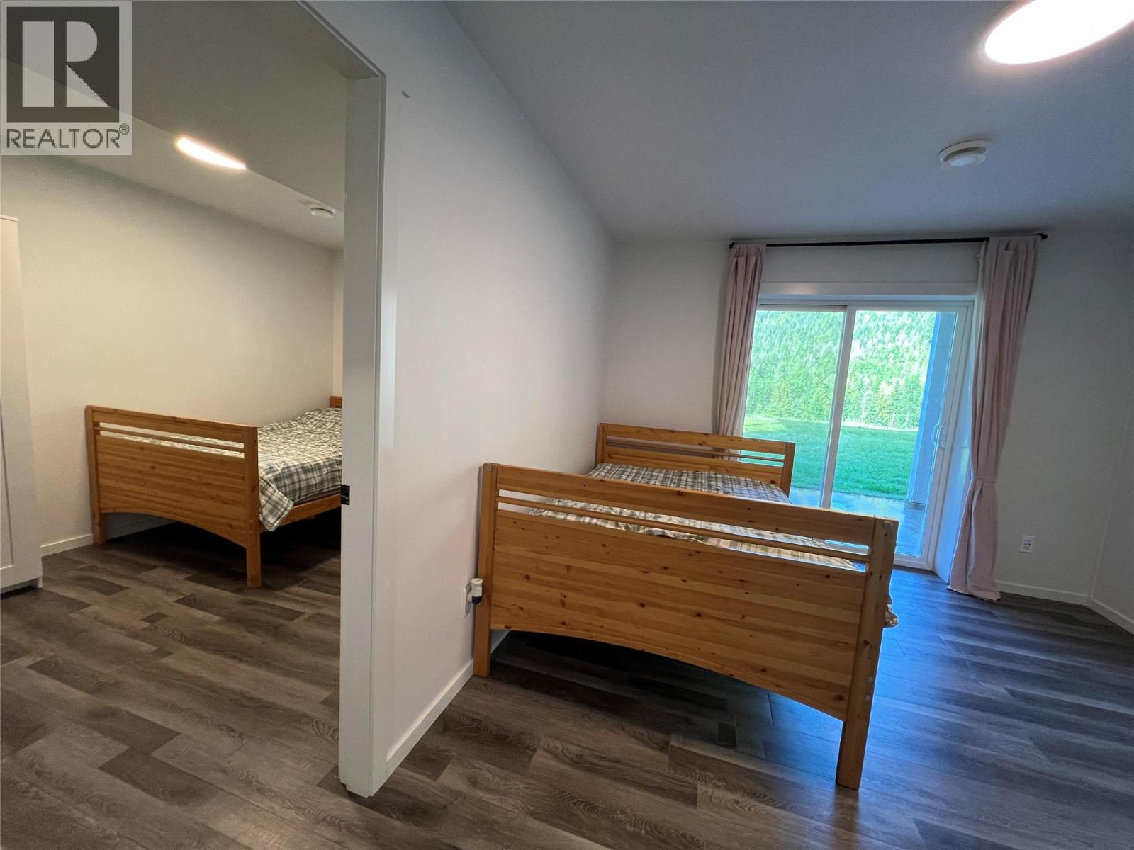 5090 50a Street Ne, Salmon Arm, British Columbia  V1E 1Y6 - Photo 27 - 10379446