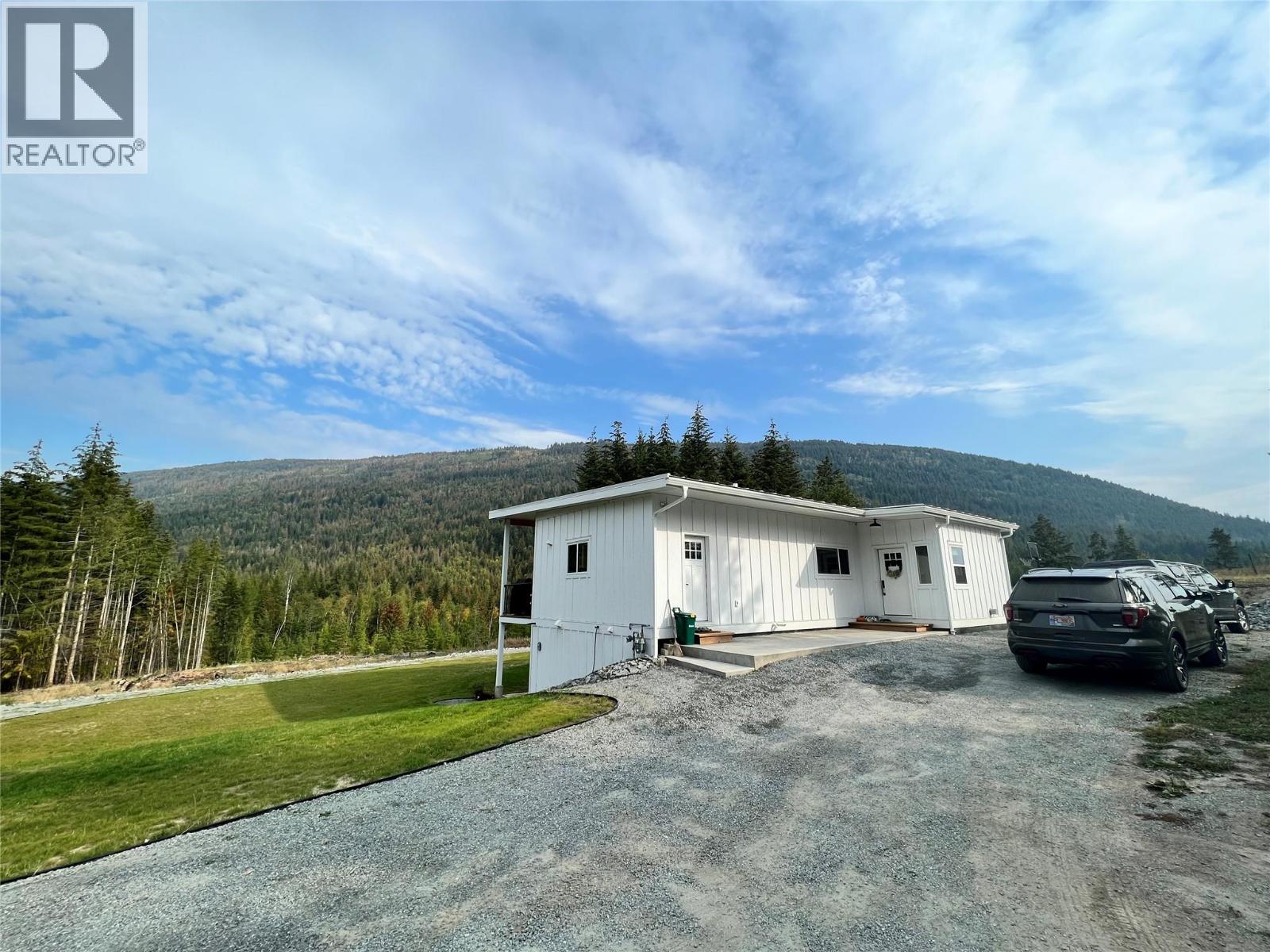 5090 50a Street Ne, Salmon Arm, British Columbia  V1E 1Y6 - Photo 3 - 10379446