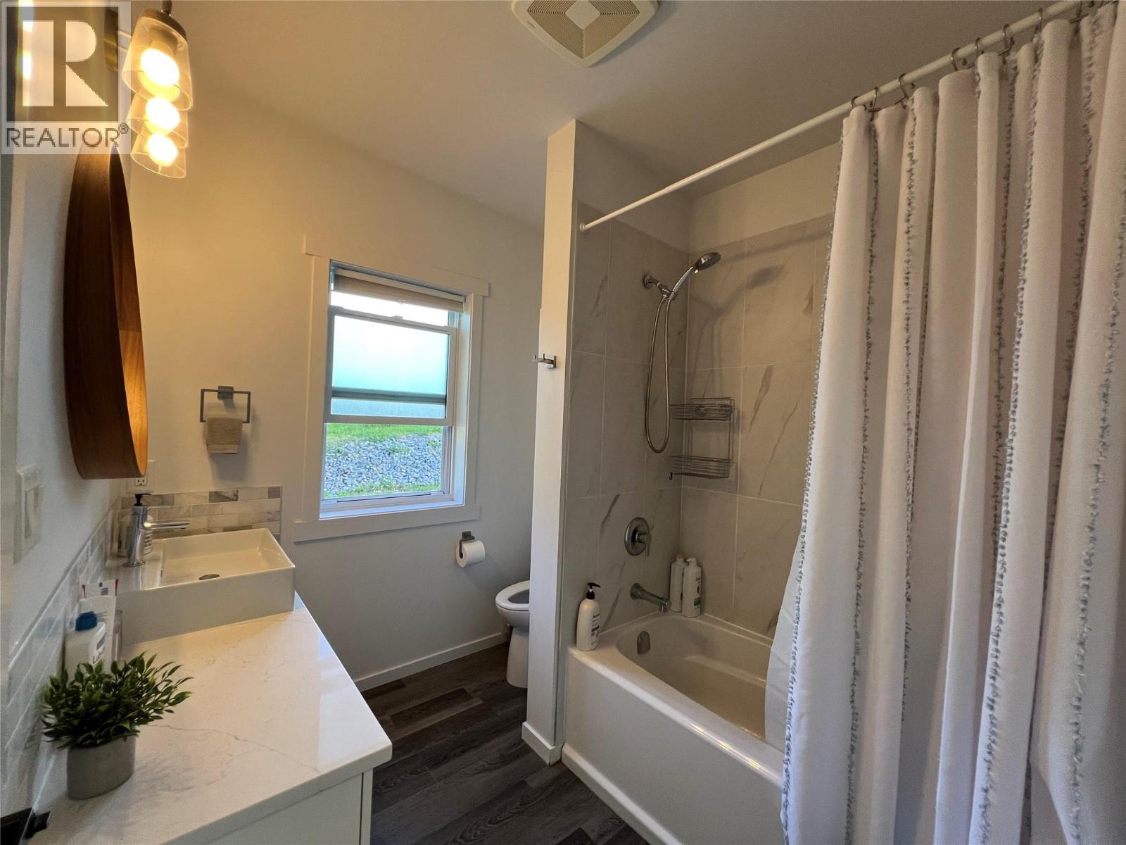 5090 50a Street Ne, Salmon Arm, British Columbia  V1E 1Y6 - Photo 36 - 10379446