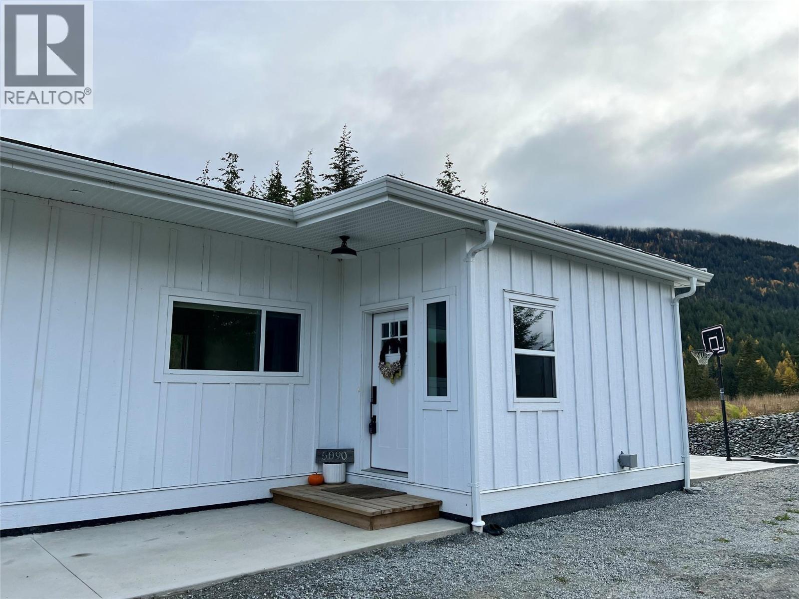 5090 50a Street Ne, Salmon Arm, British Columbia  V1E 1Y6 - Photo 4 - 10379446
