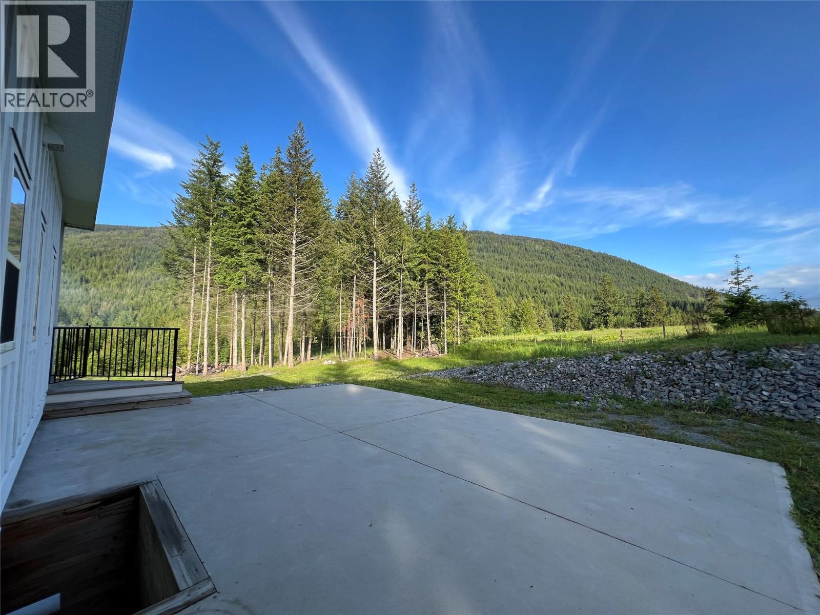 5090 50a Street Ne, Salmon Arm, British Columbia  V1E 1Y6 - Photo 43 - 10379446