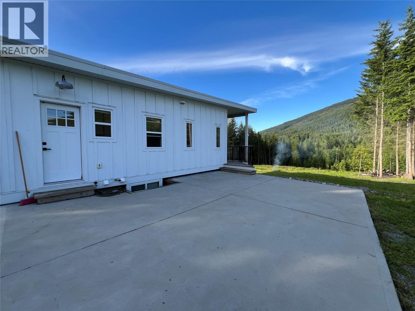 5090 50a Street Ne, Salmon Arm, British Columbia  V1E 1Y6 - Photo 44 - 10379446