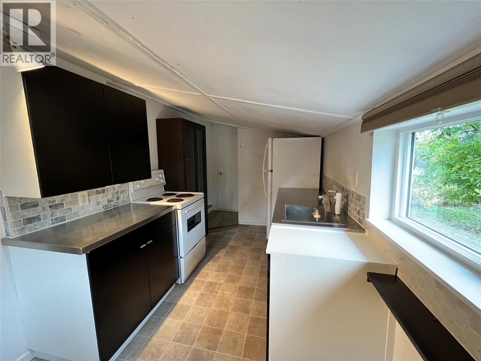 5090 50a Street Ne, Salmon Arm, British Columbia  V1E 1Y6 - Photo 58 - 10379446